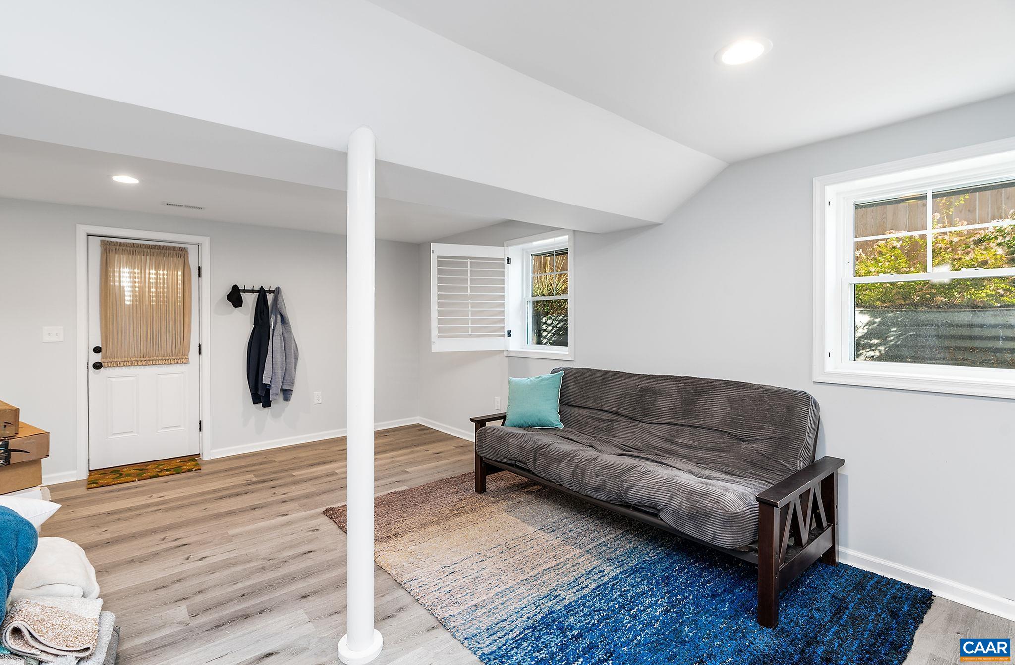 1025 SAINT CLAIR AVE