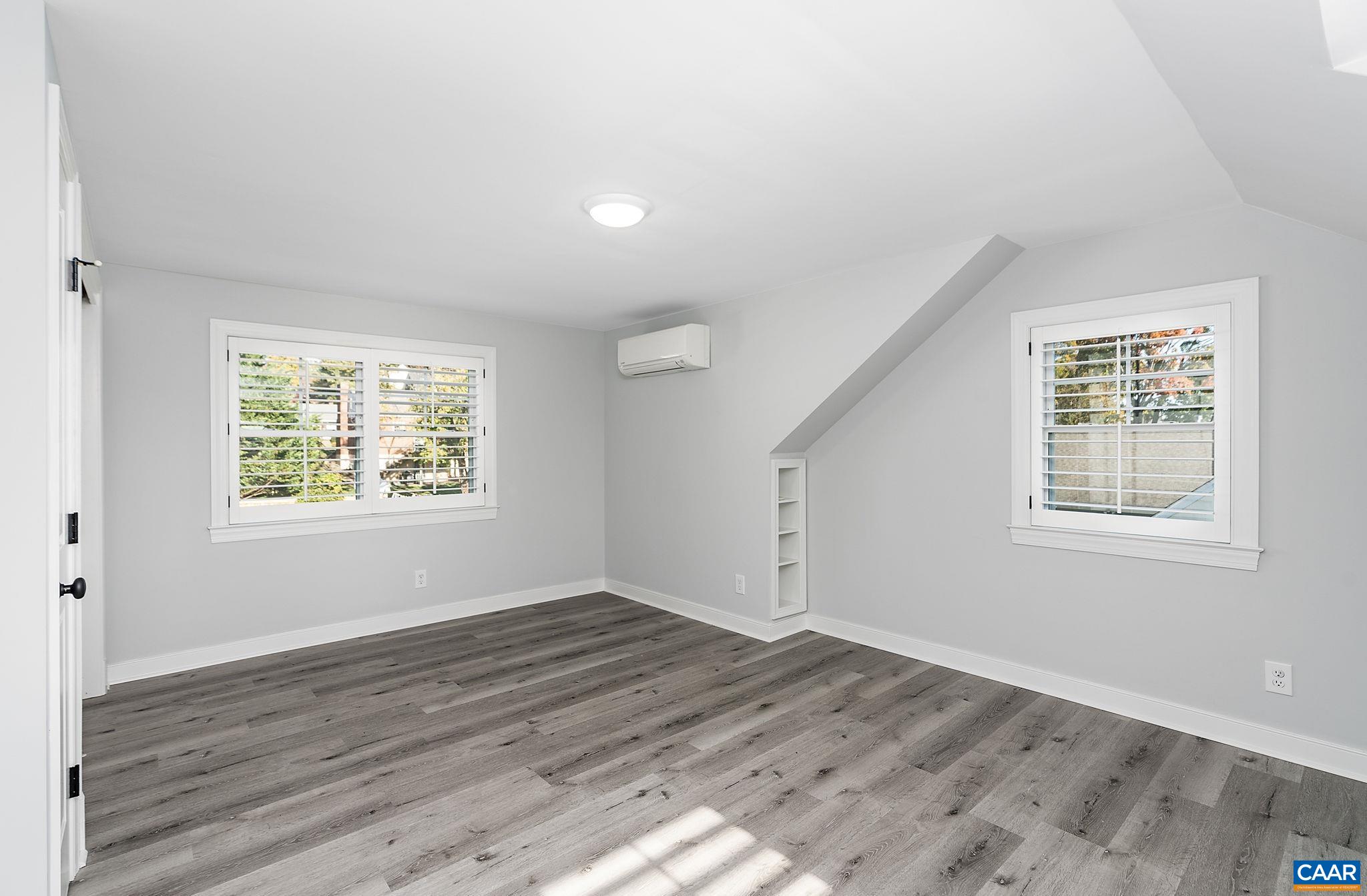 1025 SAINT CLAIR AVE