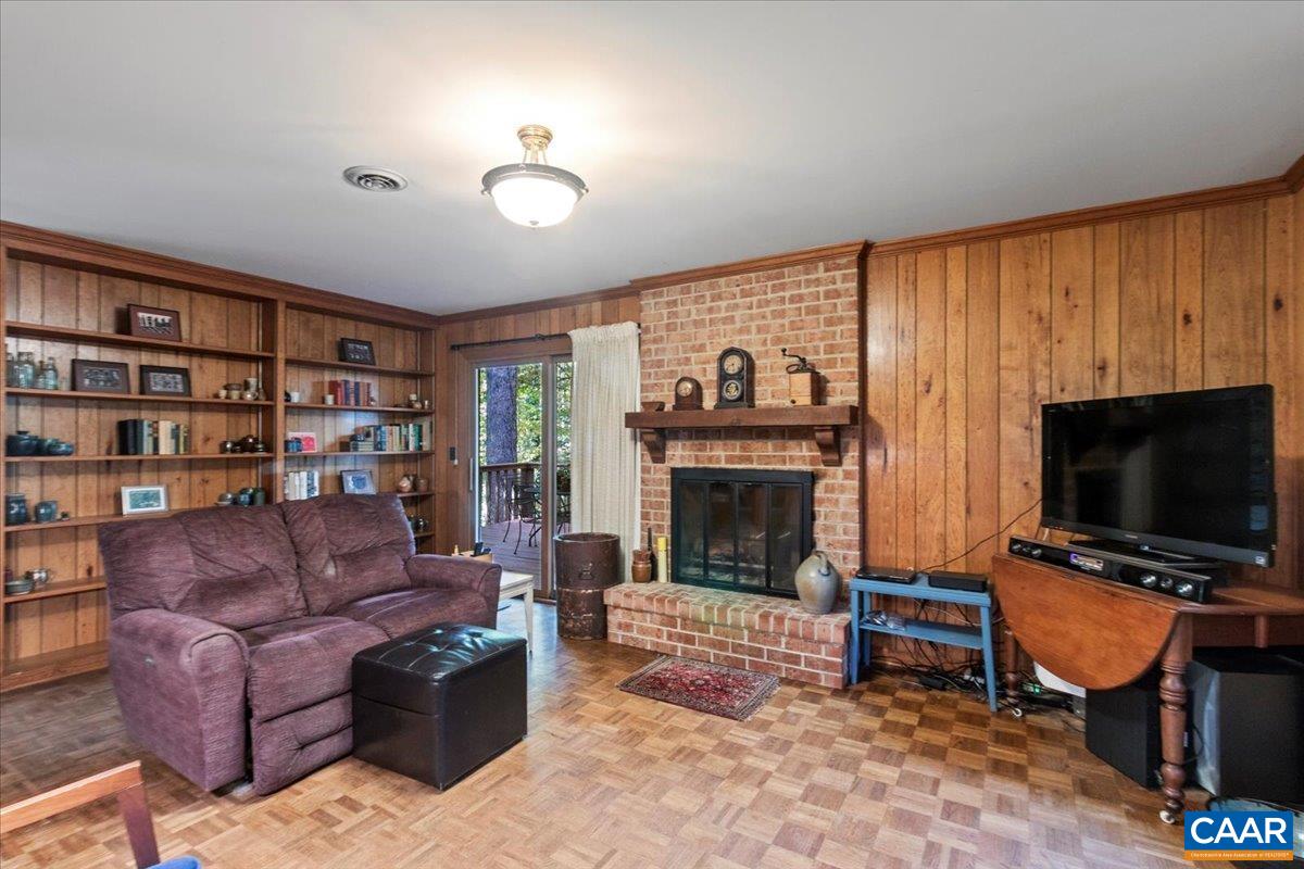 103 VICAR CT