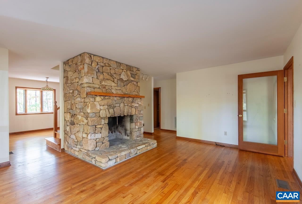 901 PIGEON HILL RD