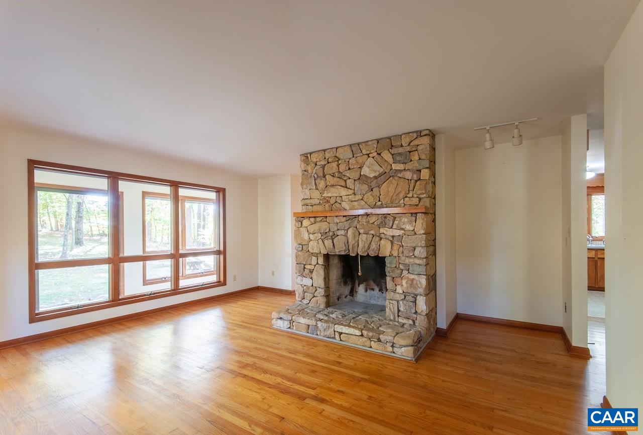 901 PIGEON HILL RD