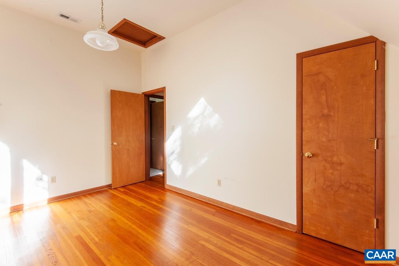 901 PIGEON HILL RD