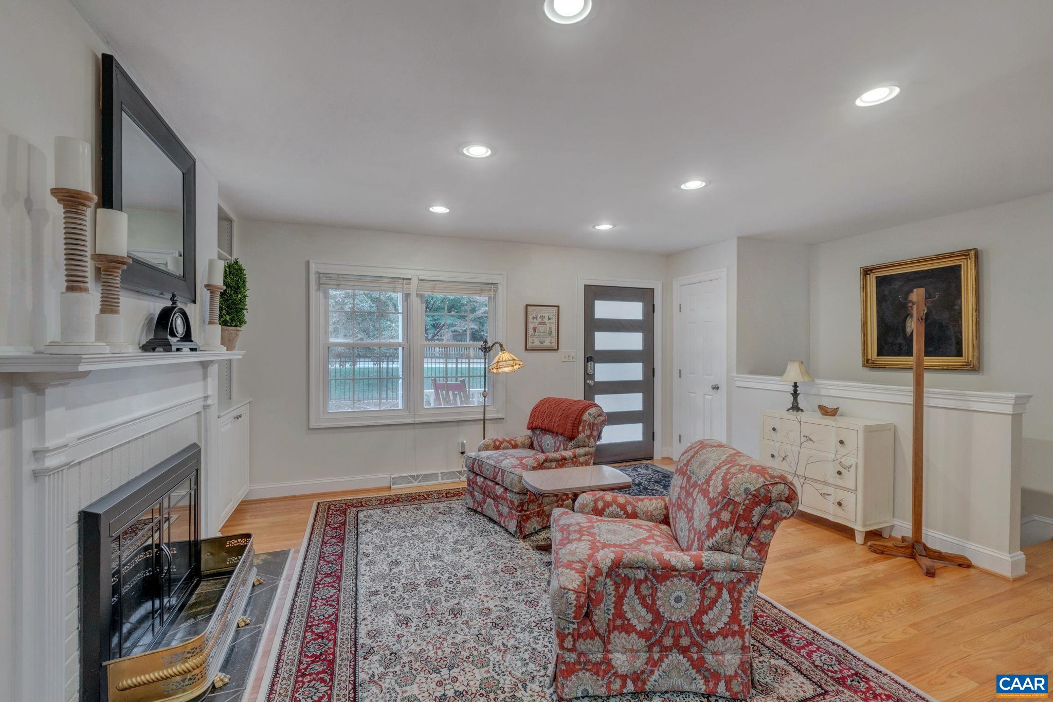 703 LOCUST AVE