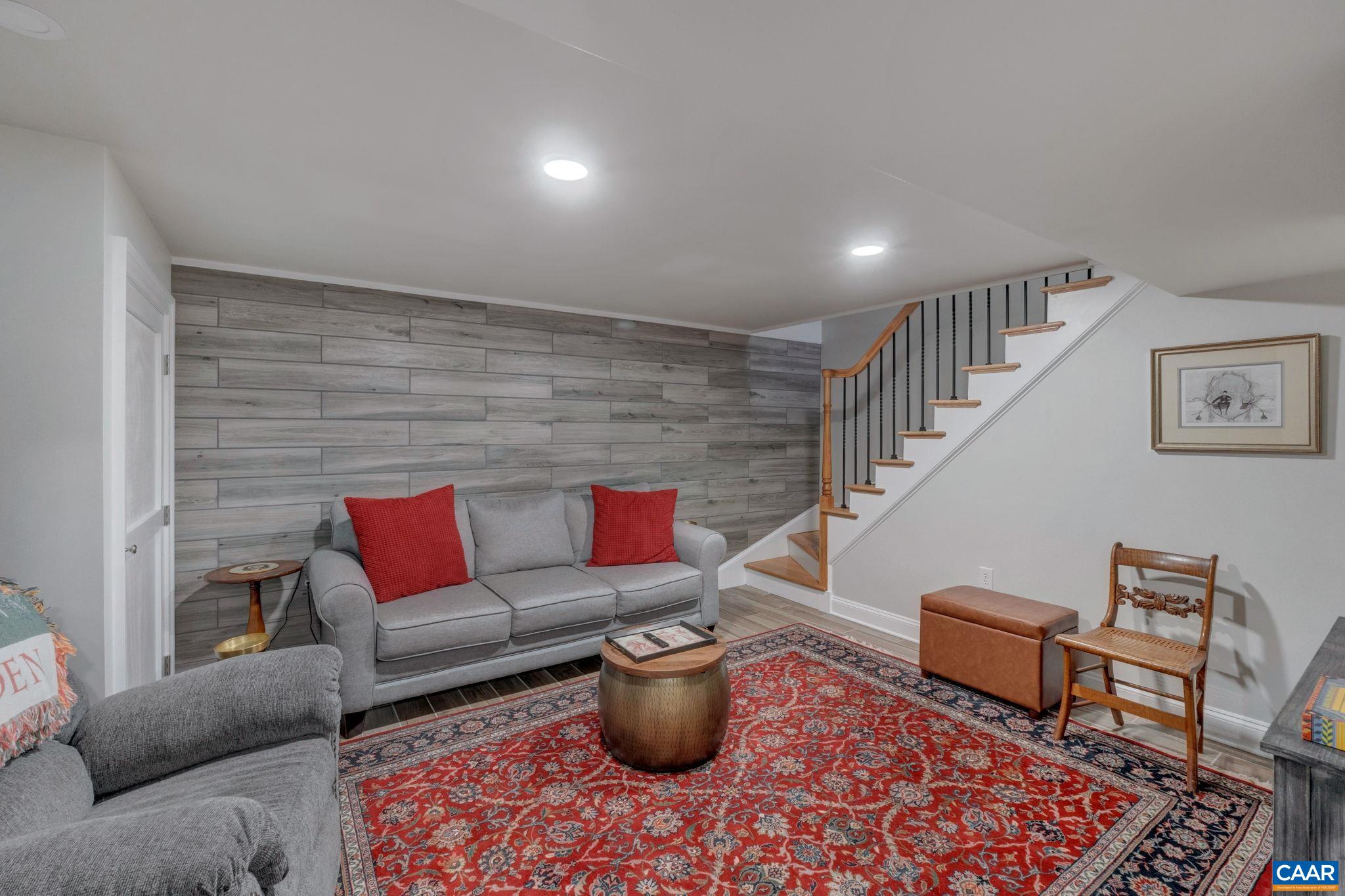 703 LOCUST AVE