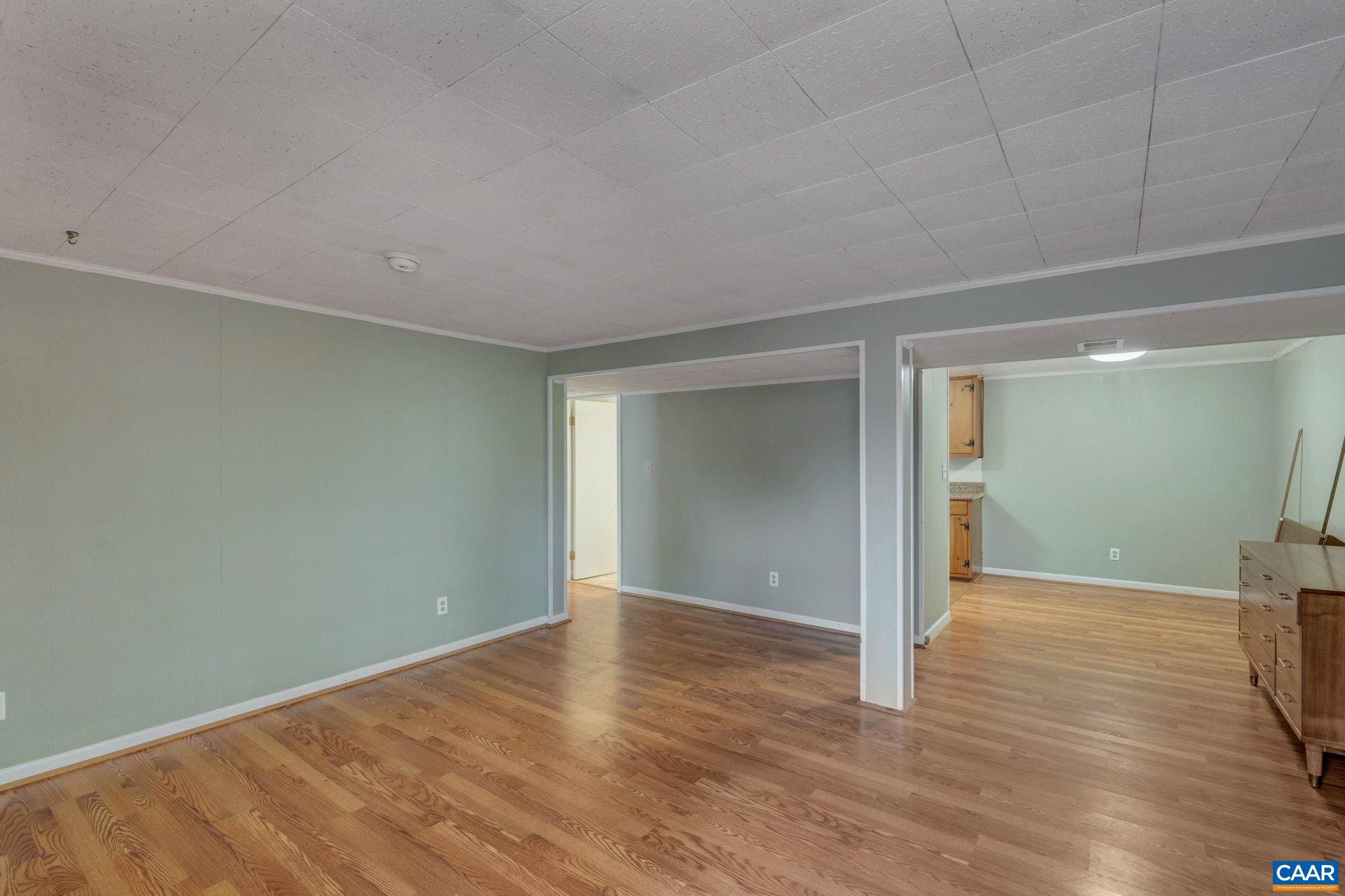 703 LOCUST AVE