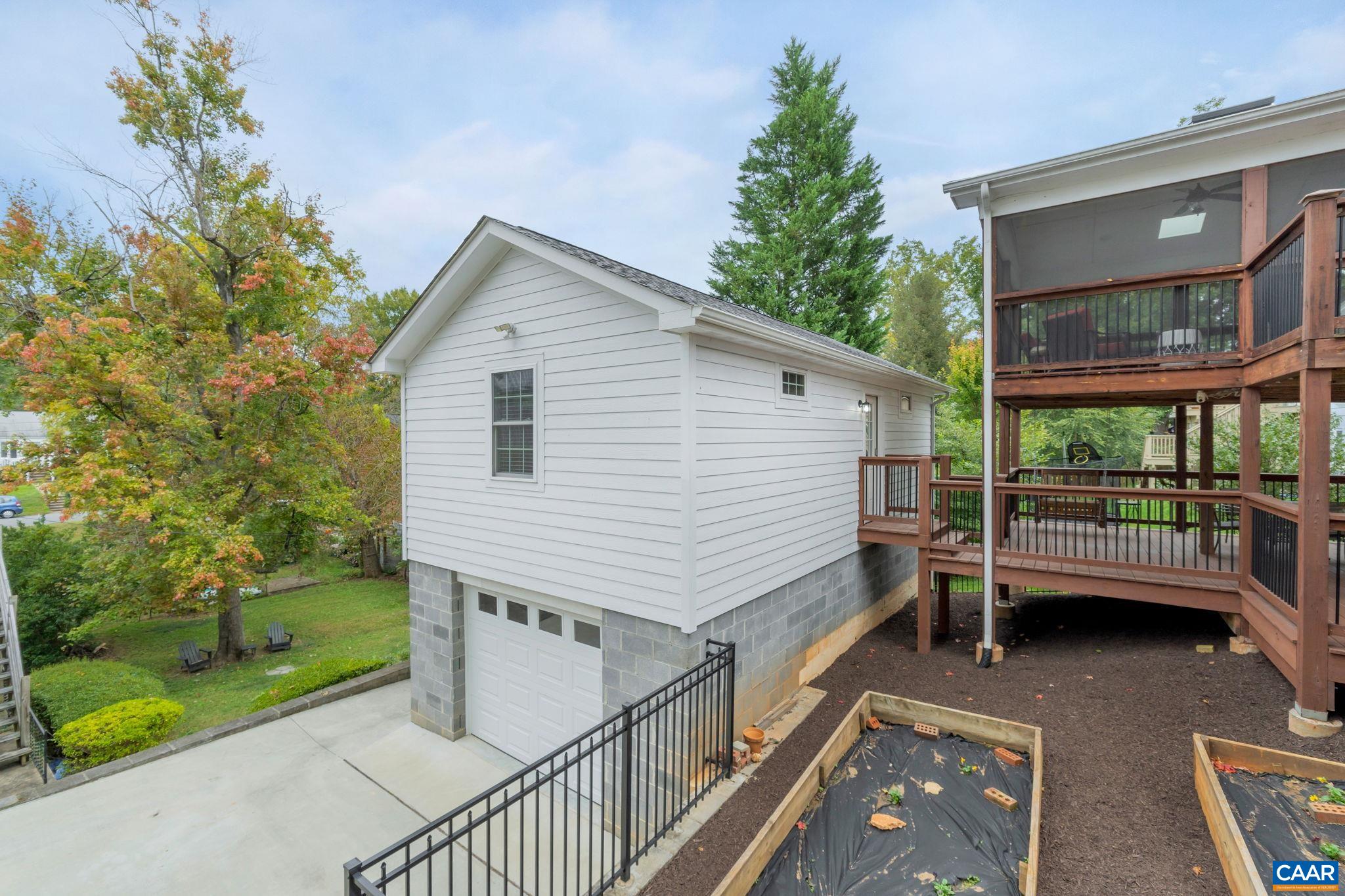 703 LOCUST AVE