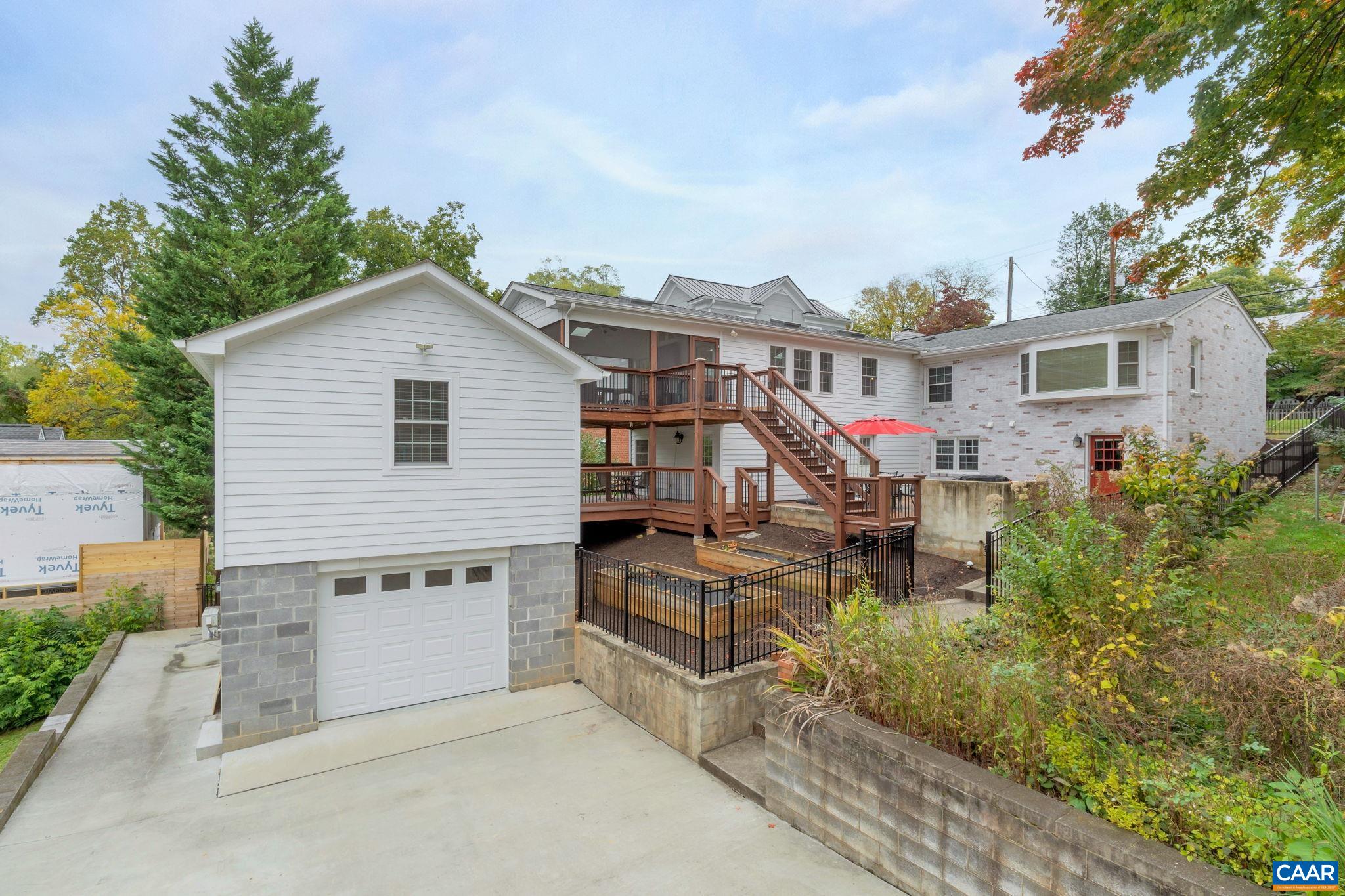 703 LOCUST AVE