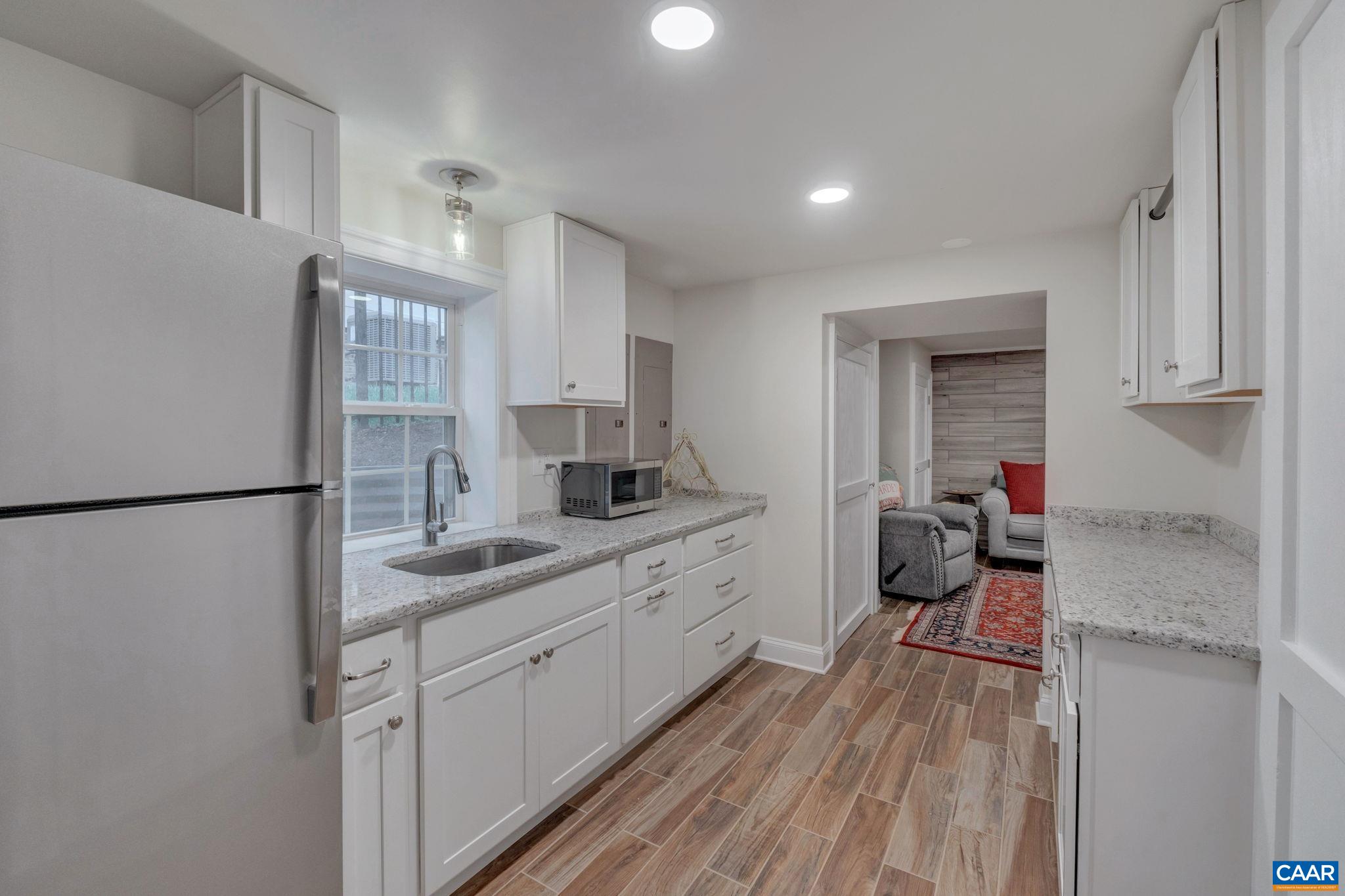 703 LOCUST AVE