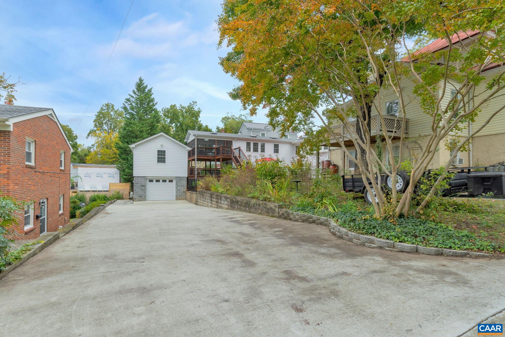 703 LOCUST AVE