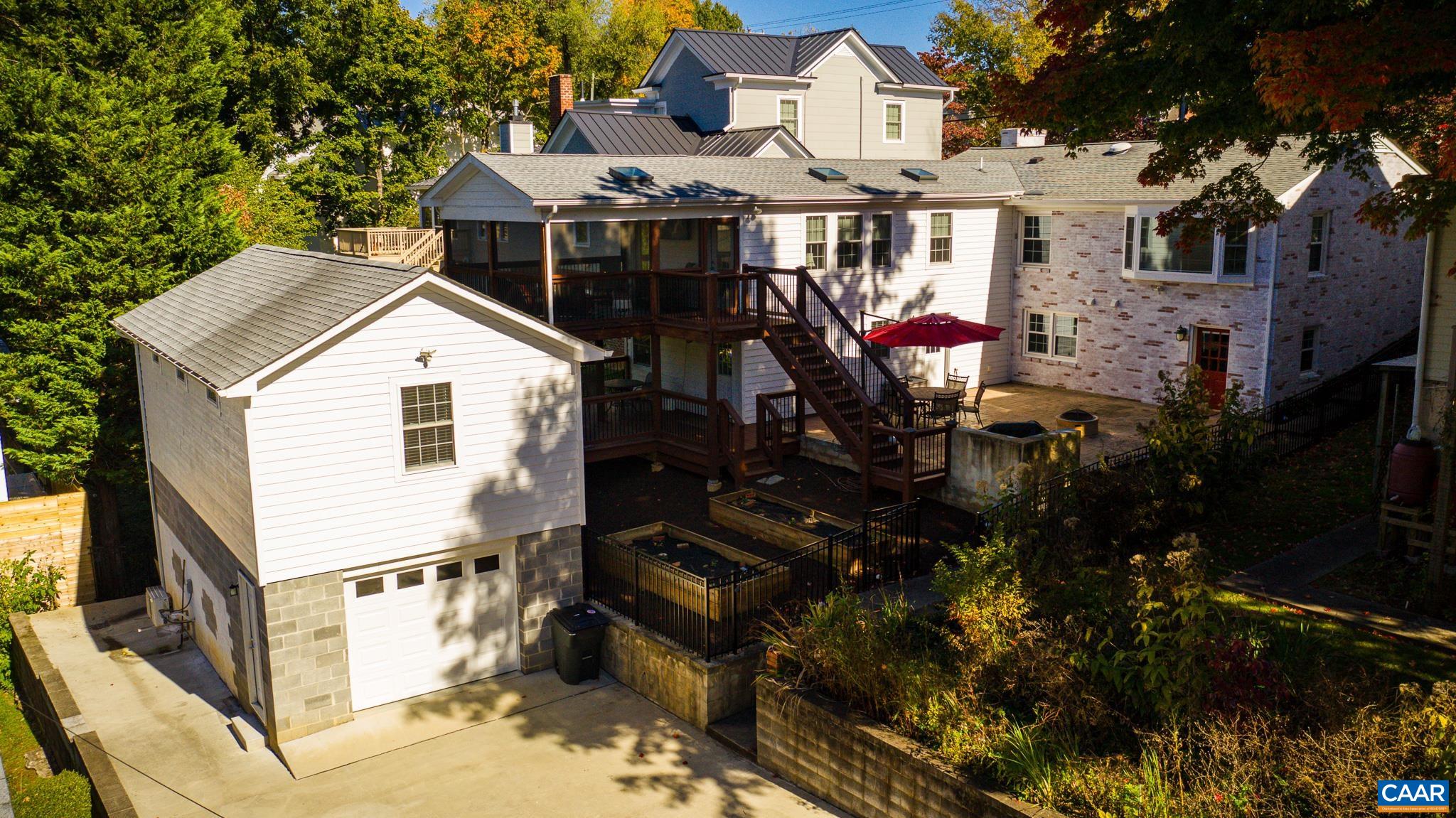 703 LOCUST AVE