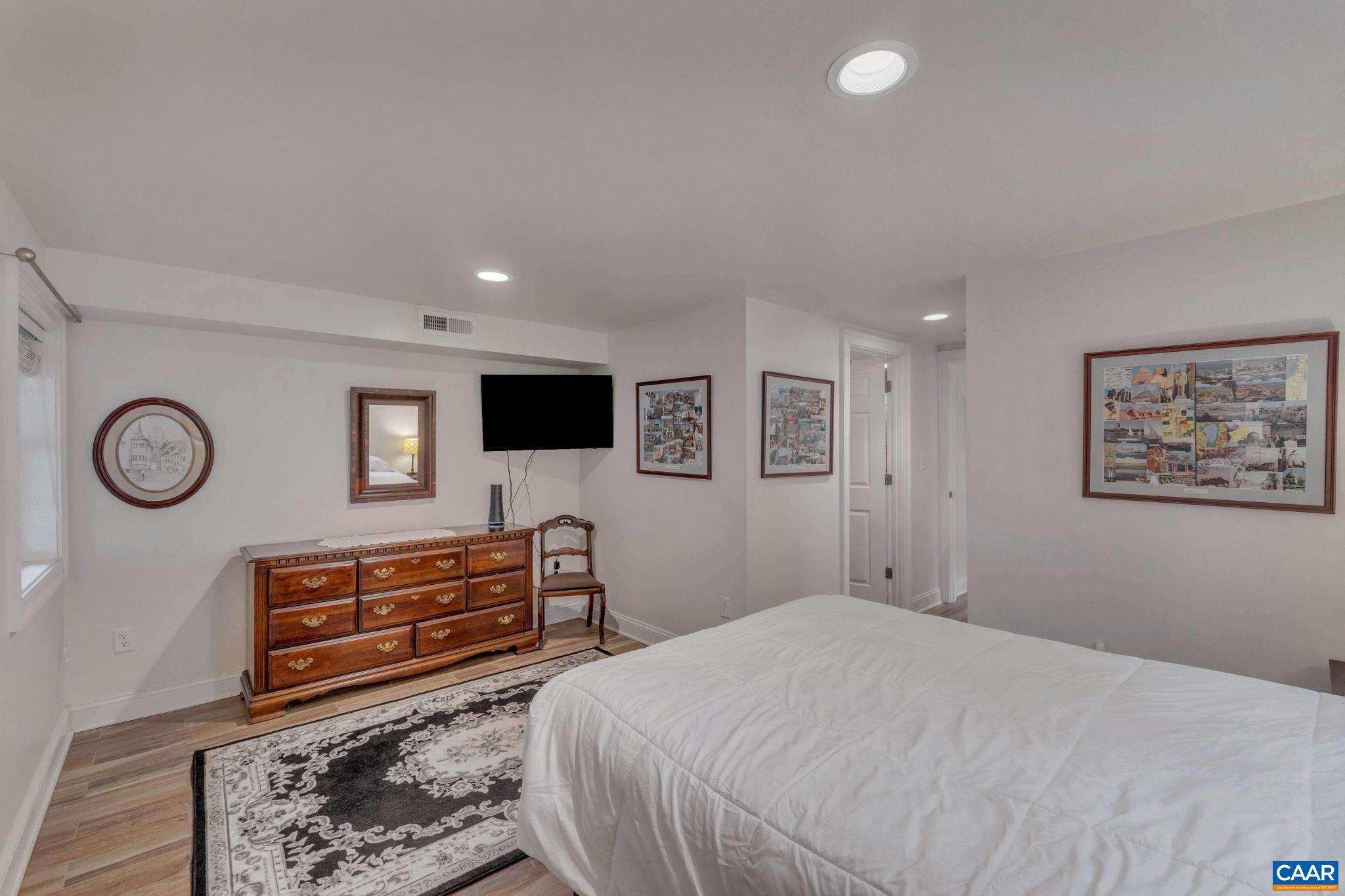 703 LOCUST AVE