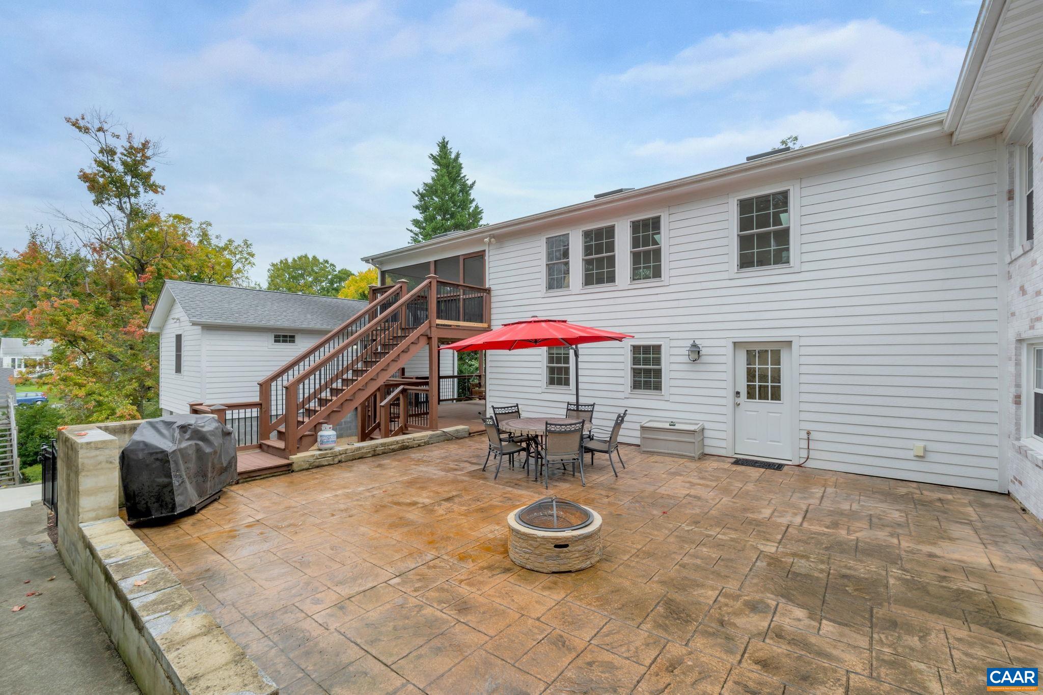 703 LOCUST AVE