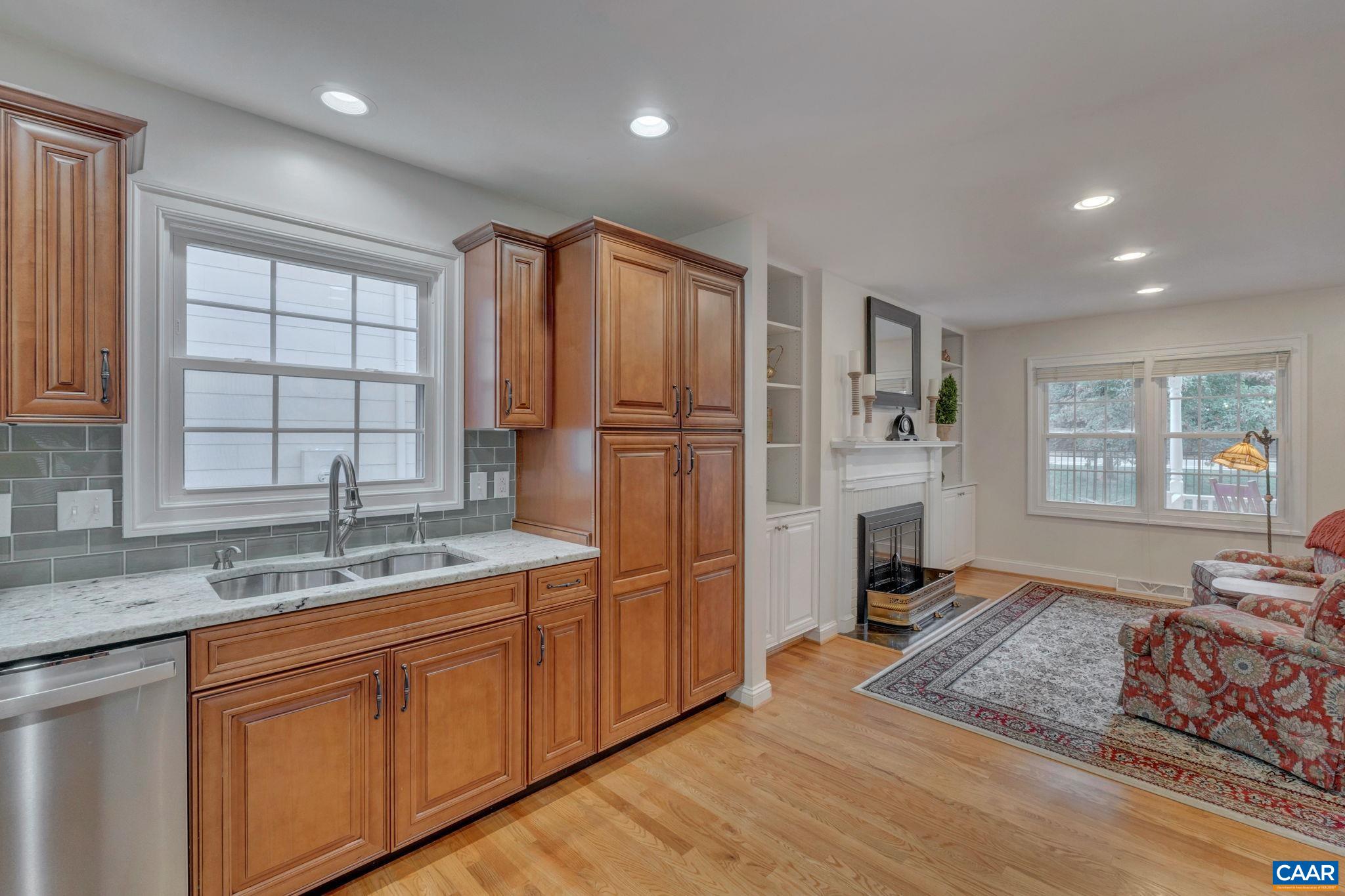 703 LOCUST AVE