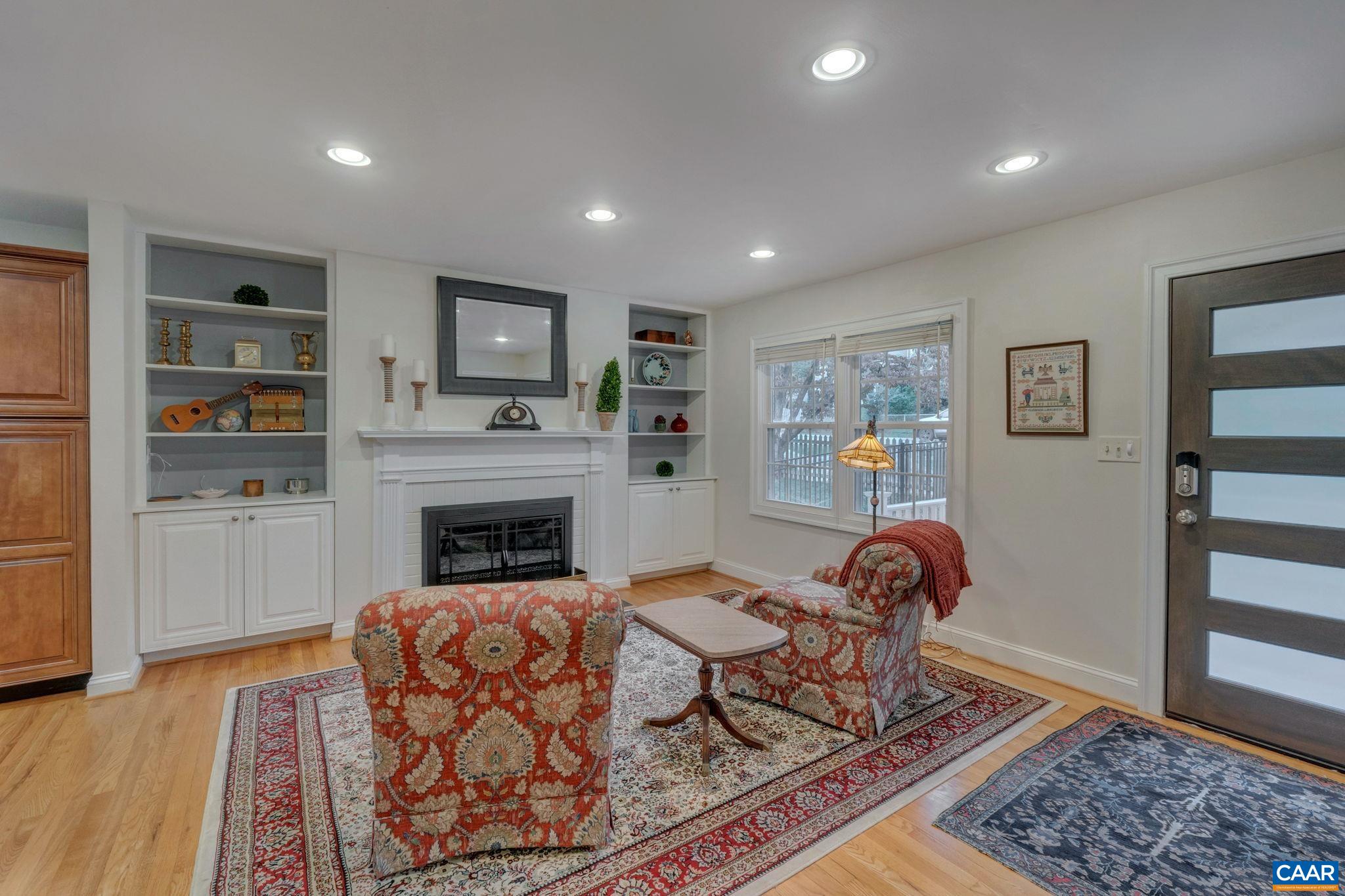 703 LOCUST AVE