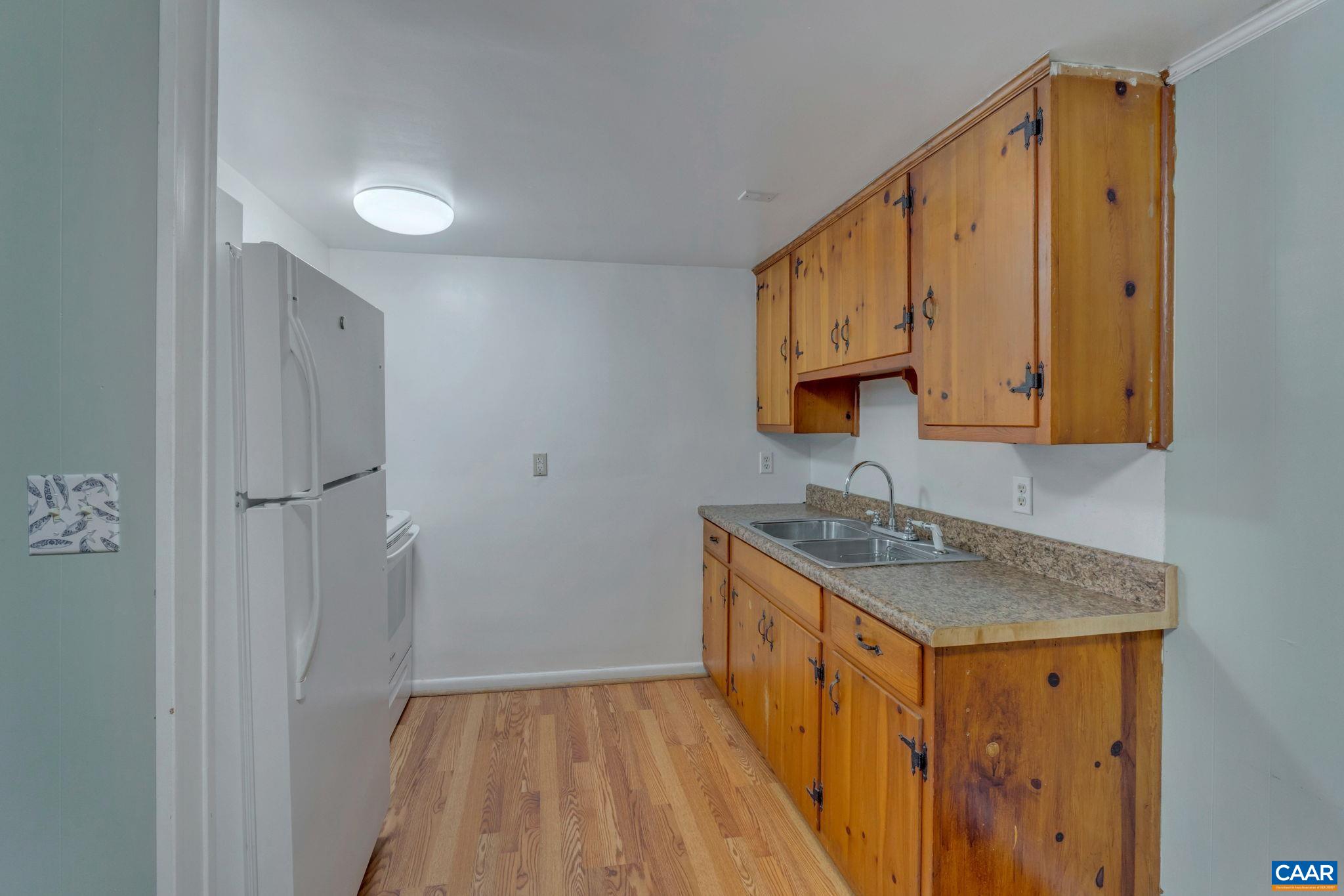 703 LOCUST AVE