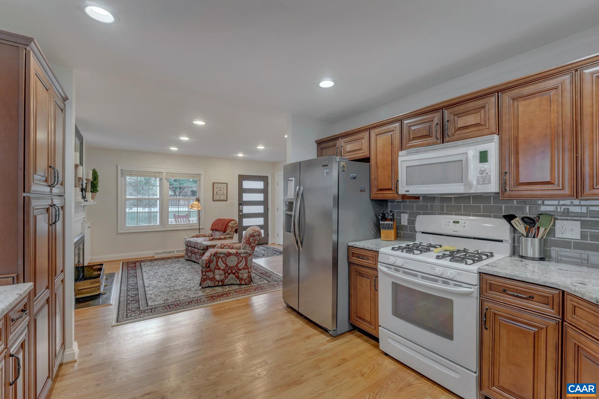703 LOCUST AVE
