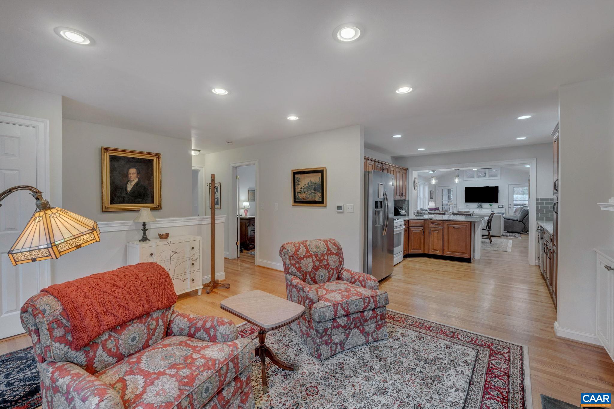 703 LOCUST AVE