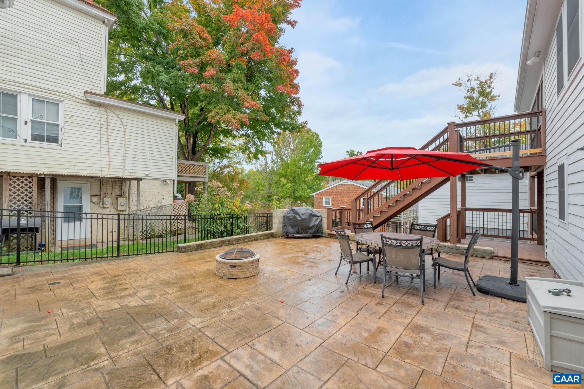 703 LOCUST AVE