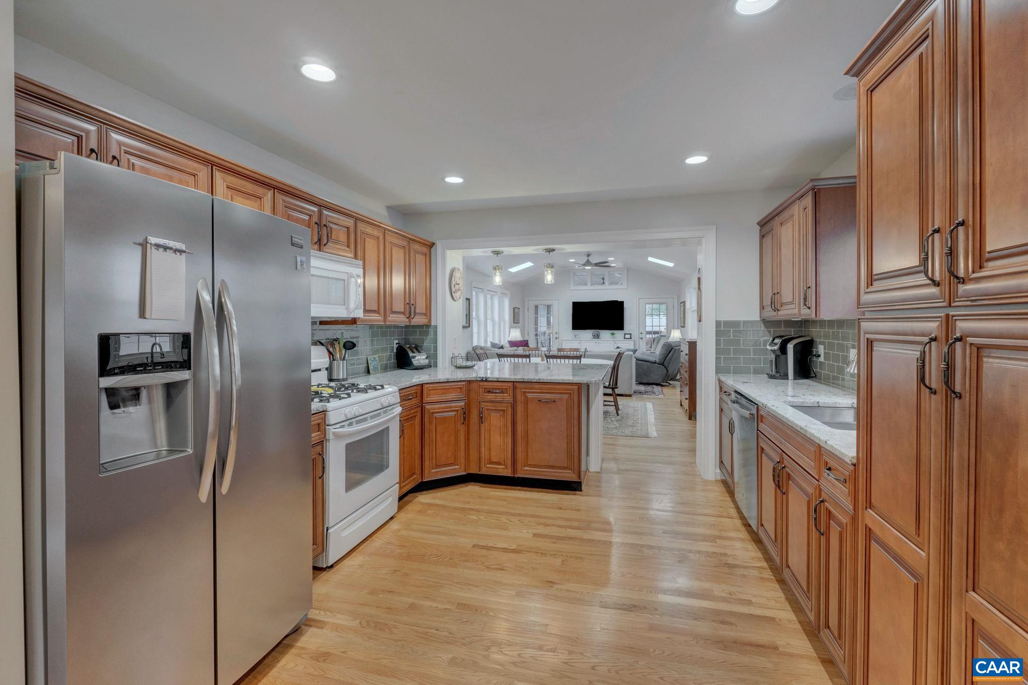 703 LOCUST AVE
