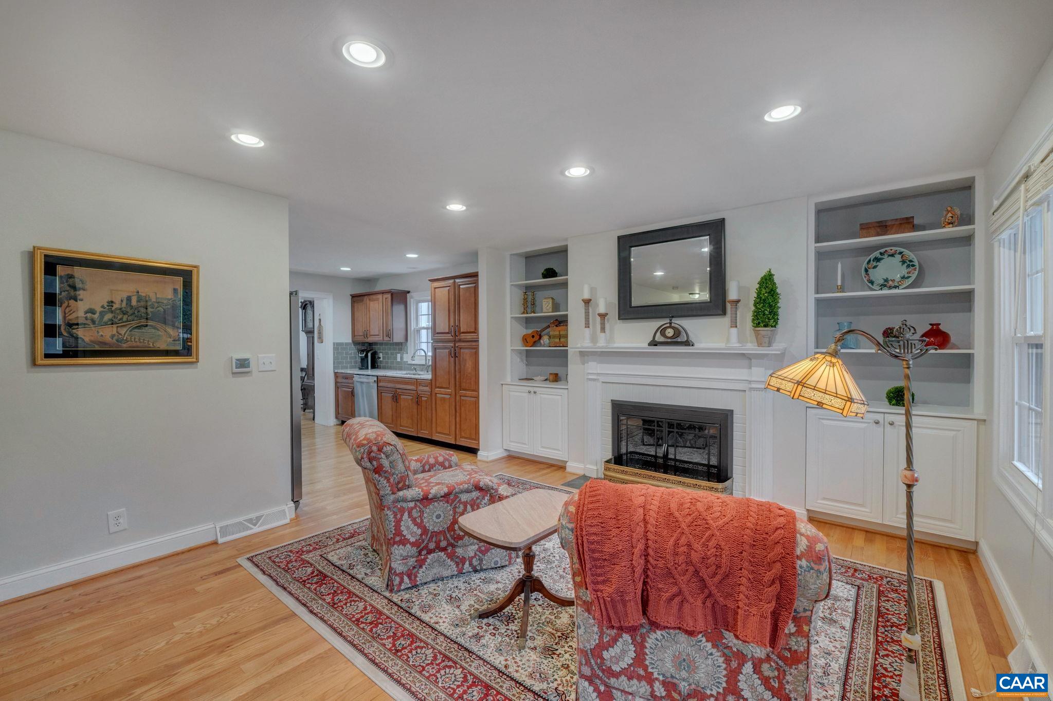 703 LOCUST AVE