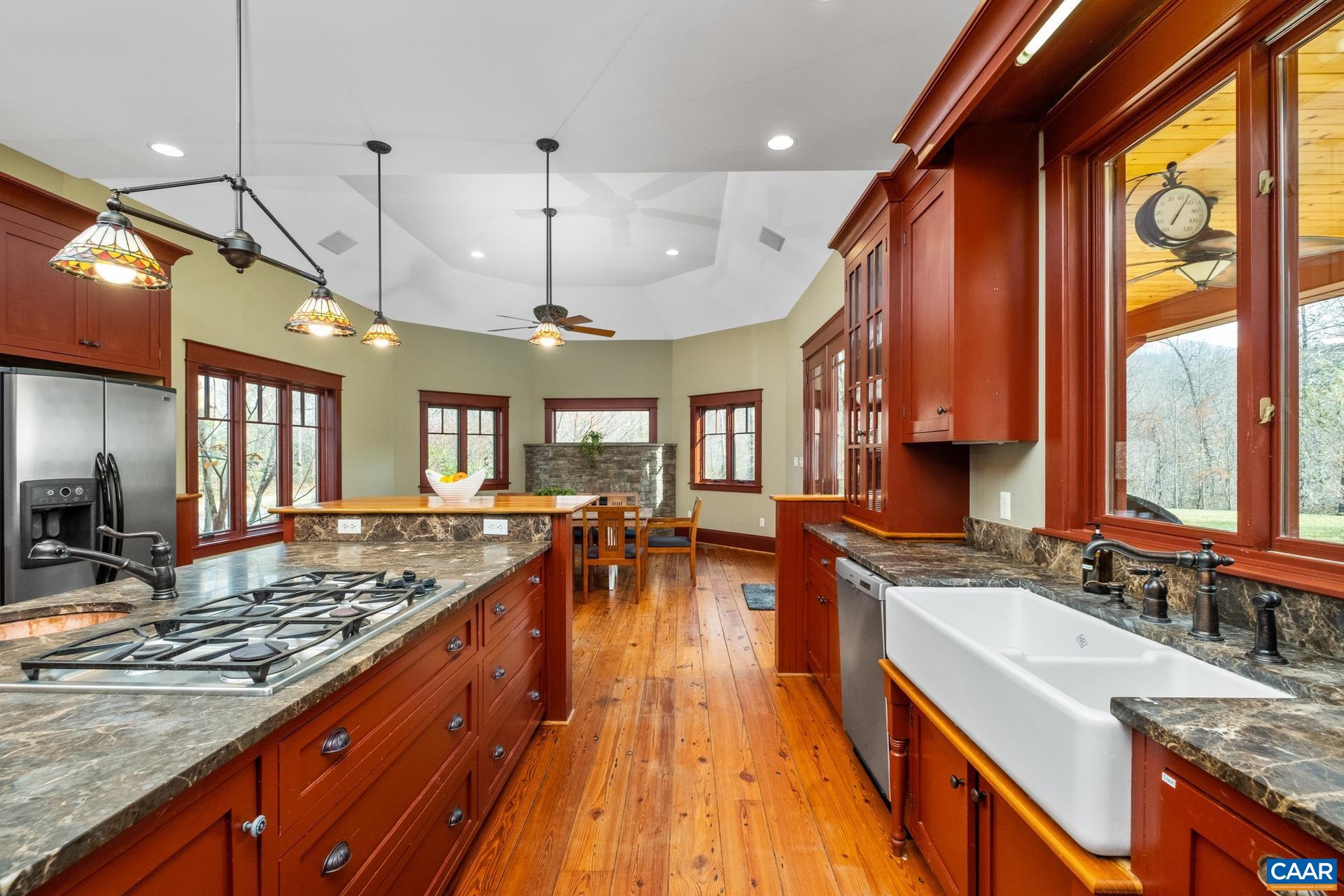 330 GRACE GLEN