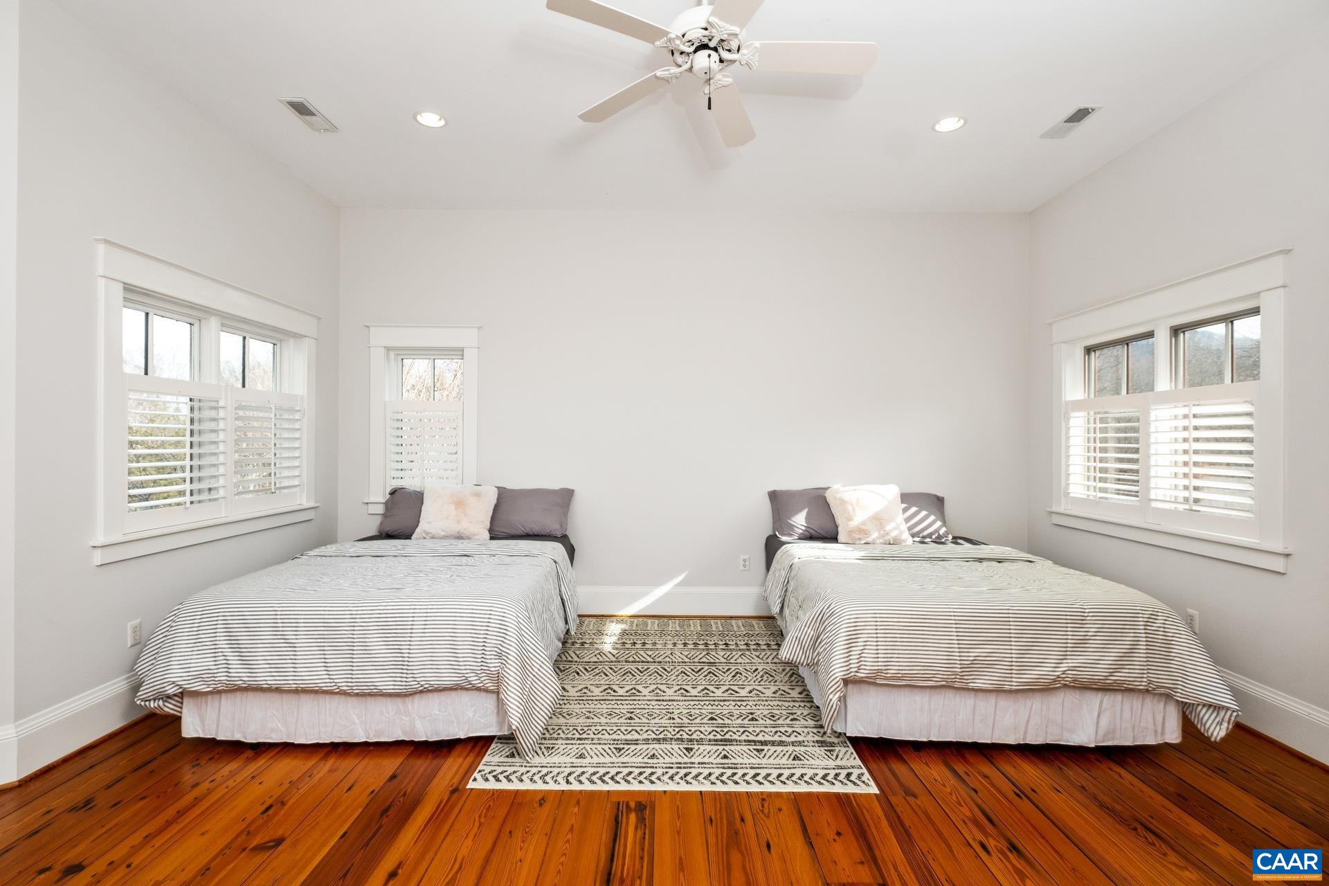 330 GRACE GLEN