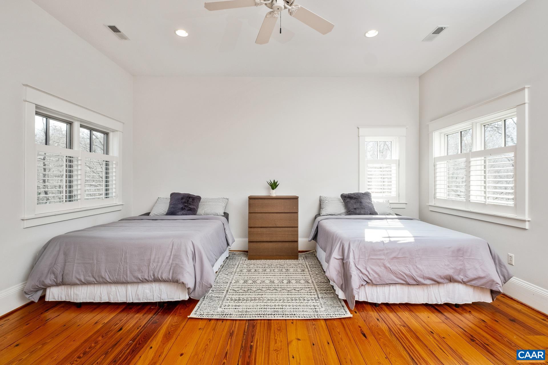 330 GRACE GLEN