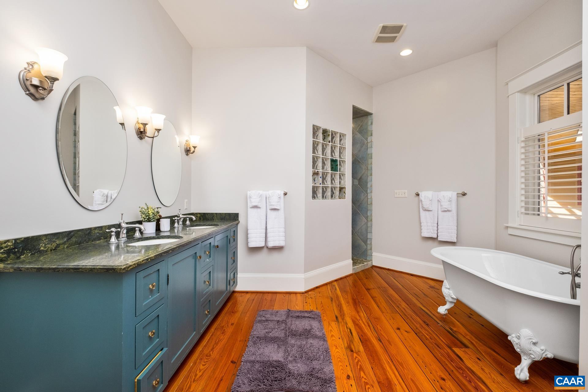 330 GRACE GLEN