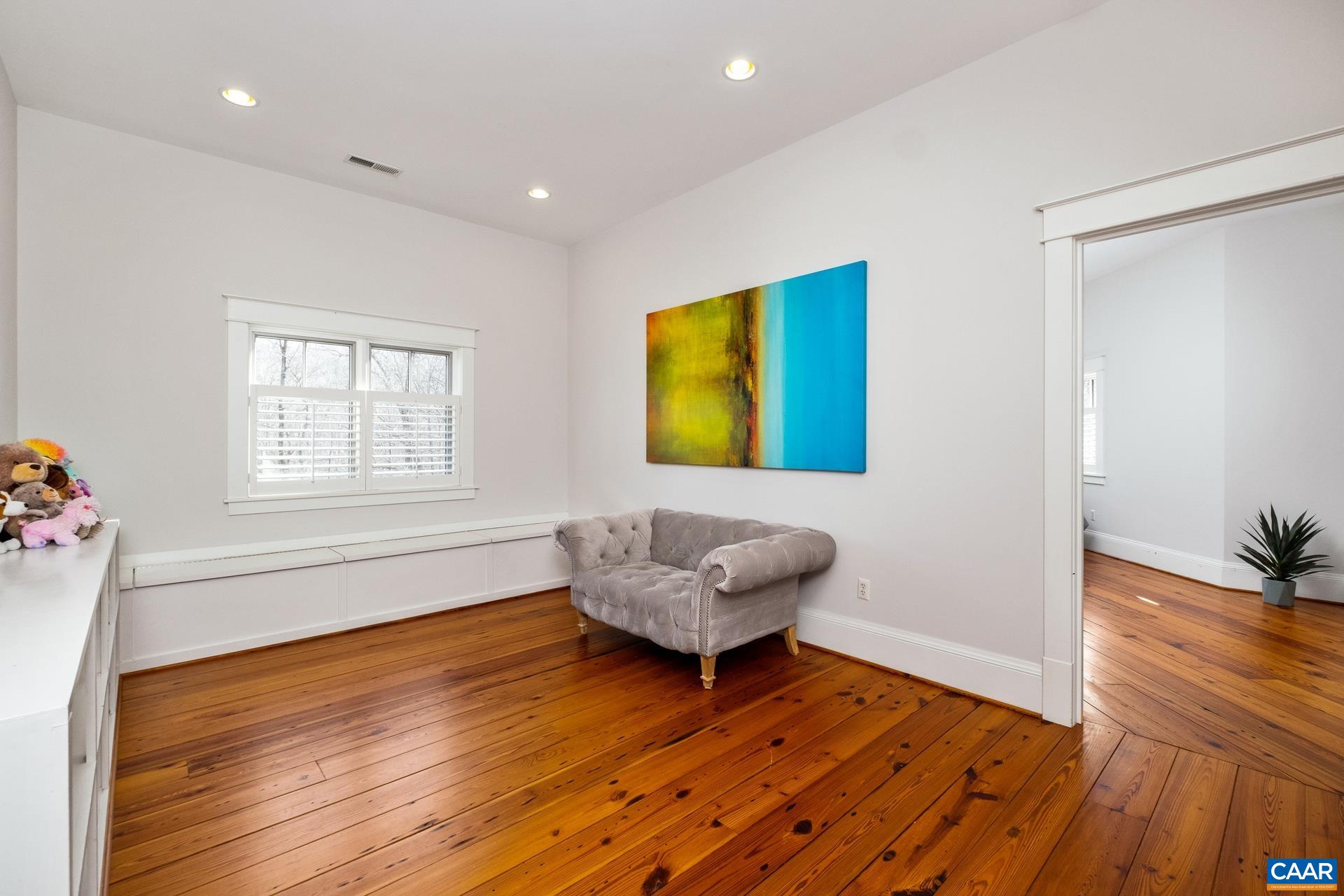 330 GRACE GLEN