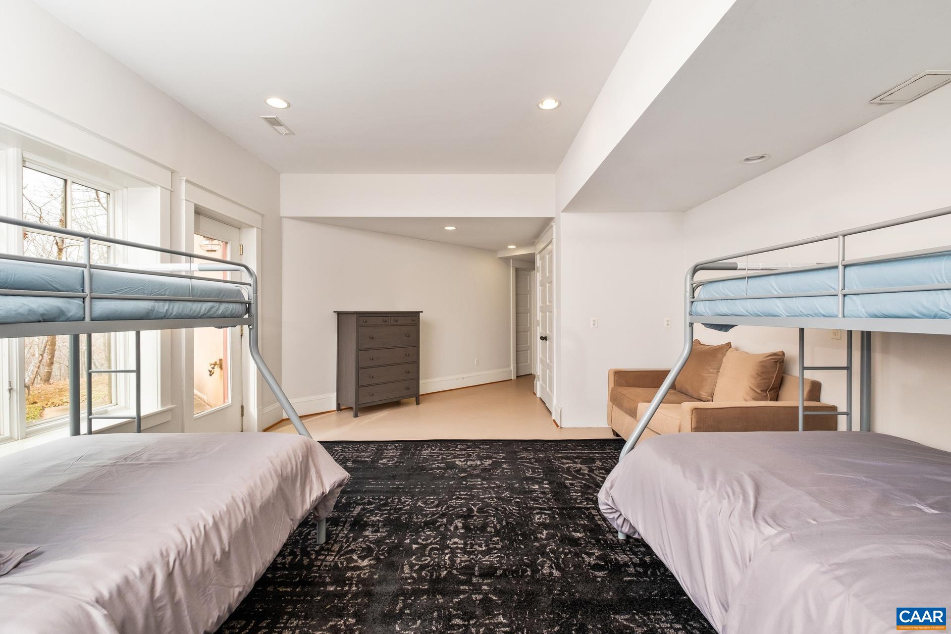330 GRACE GLEN