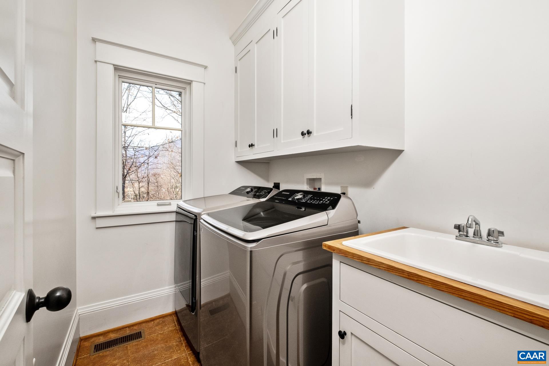 330 GRACE GLEN