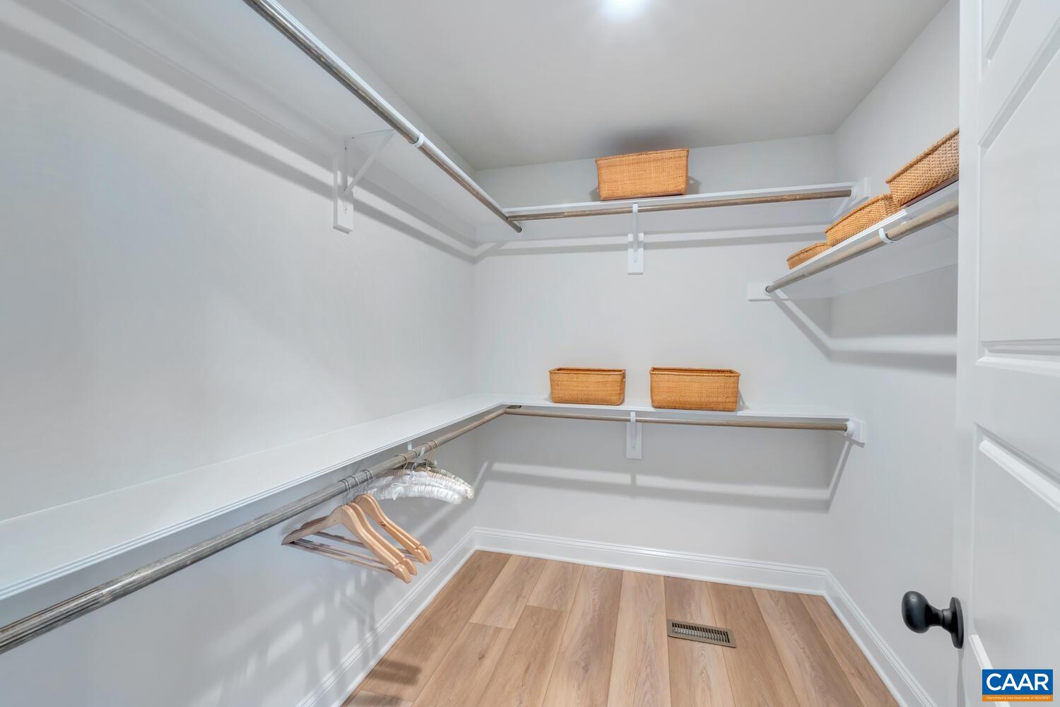 3695 THICKET RUN PL