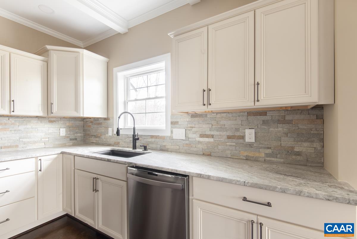 1074 STONEY CREEK WEST