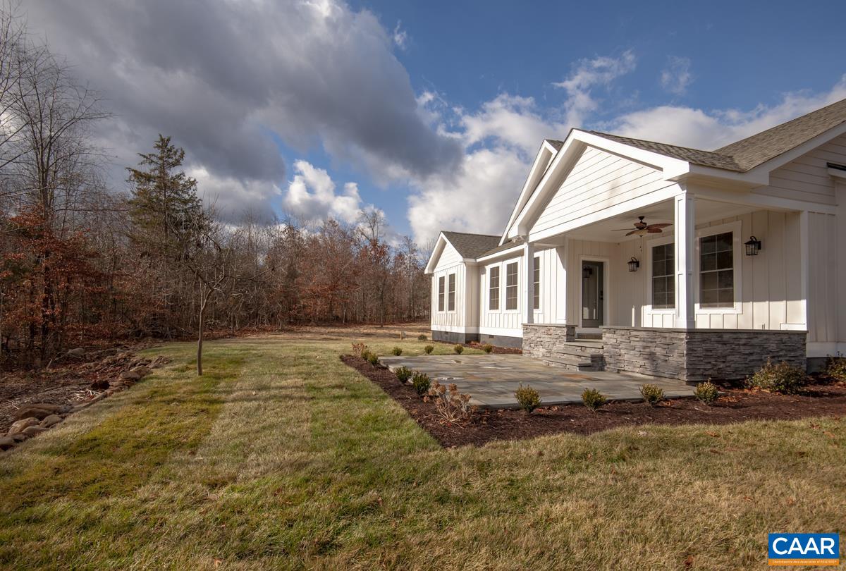 1074 STONEY CREEK WEST