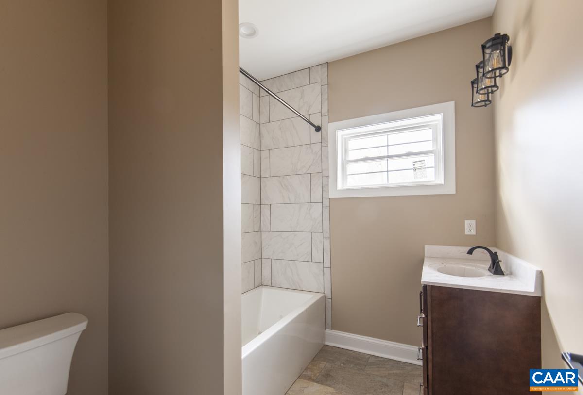 1074 STONEY CREEK WEST