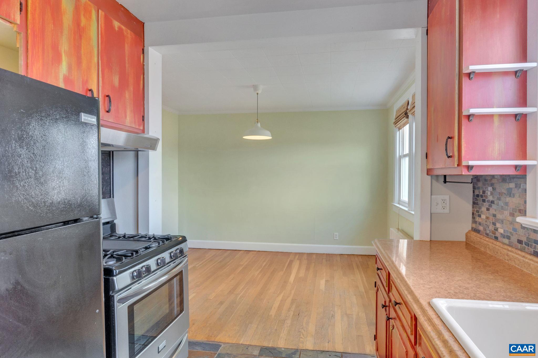 1031 W 12TH ST