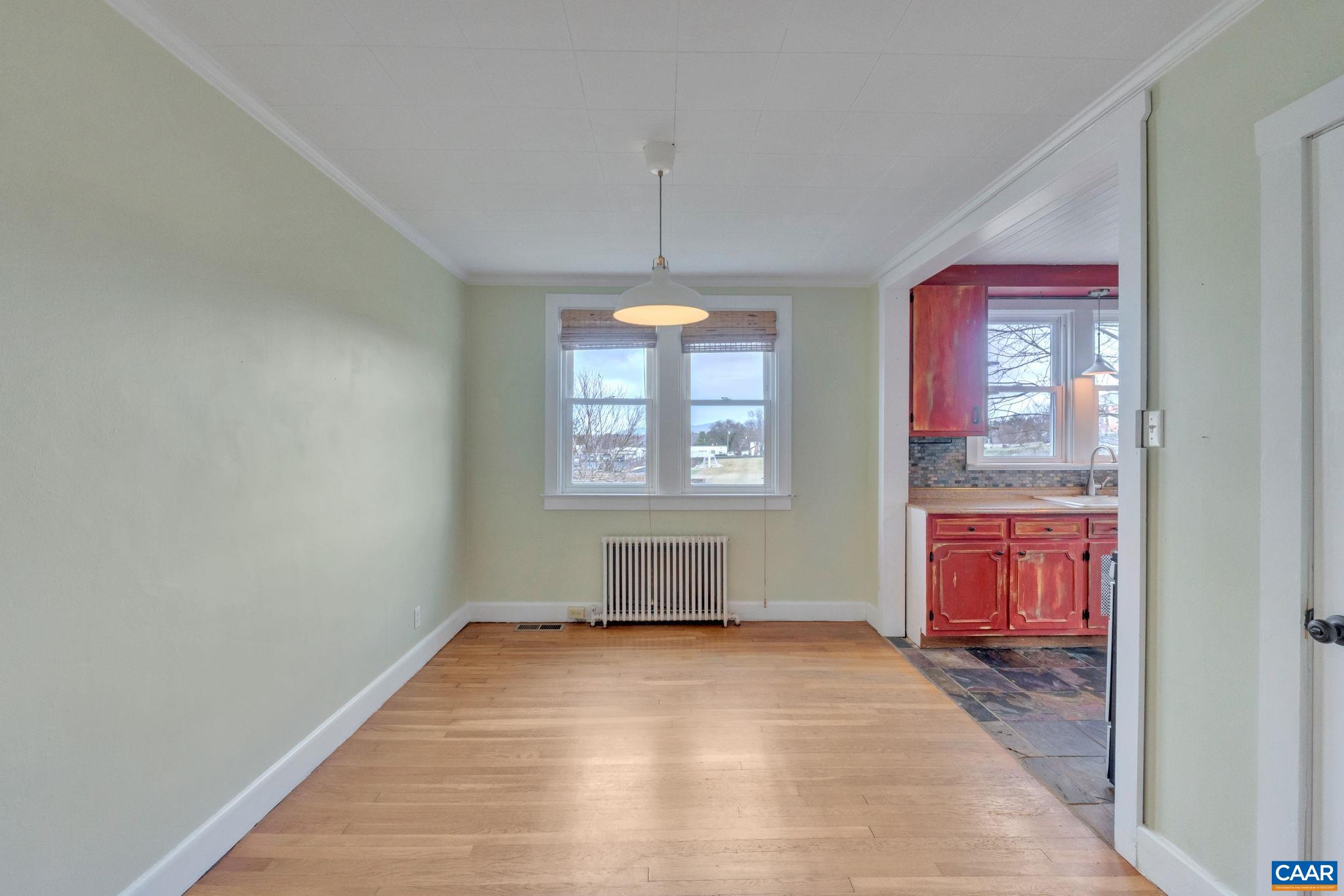 1031 W 12TH ST