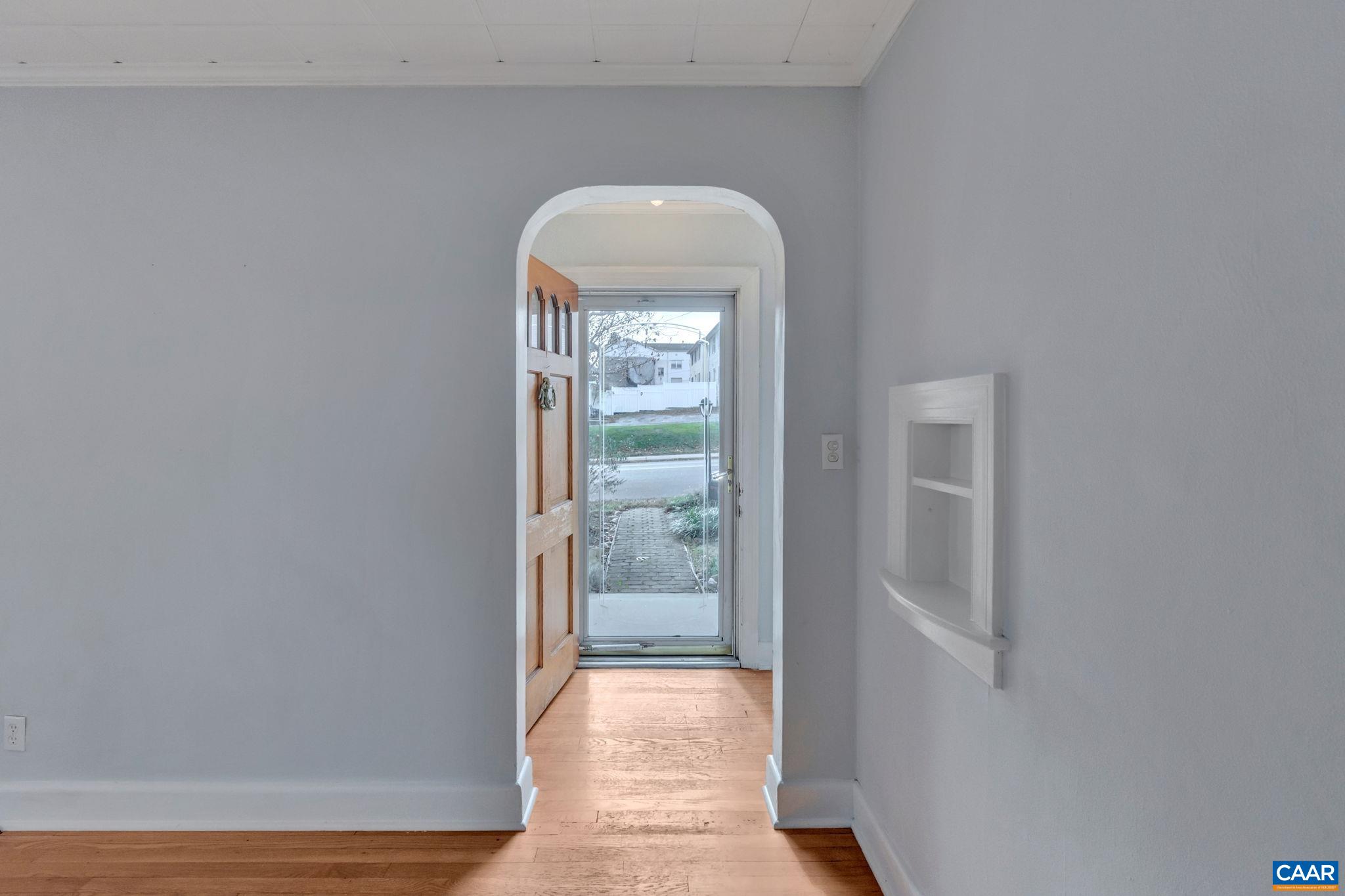 1031 W 12TH ST