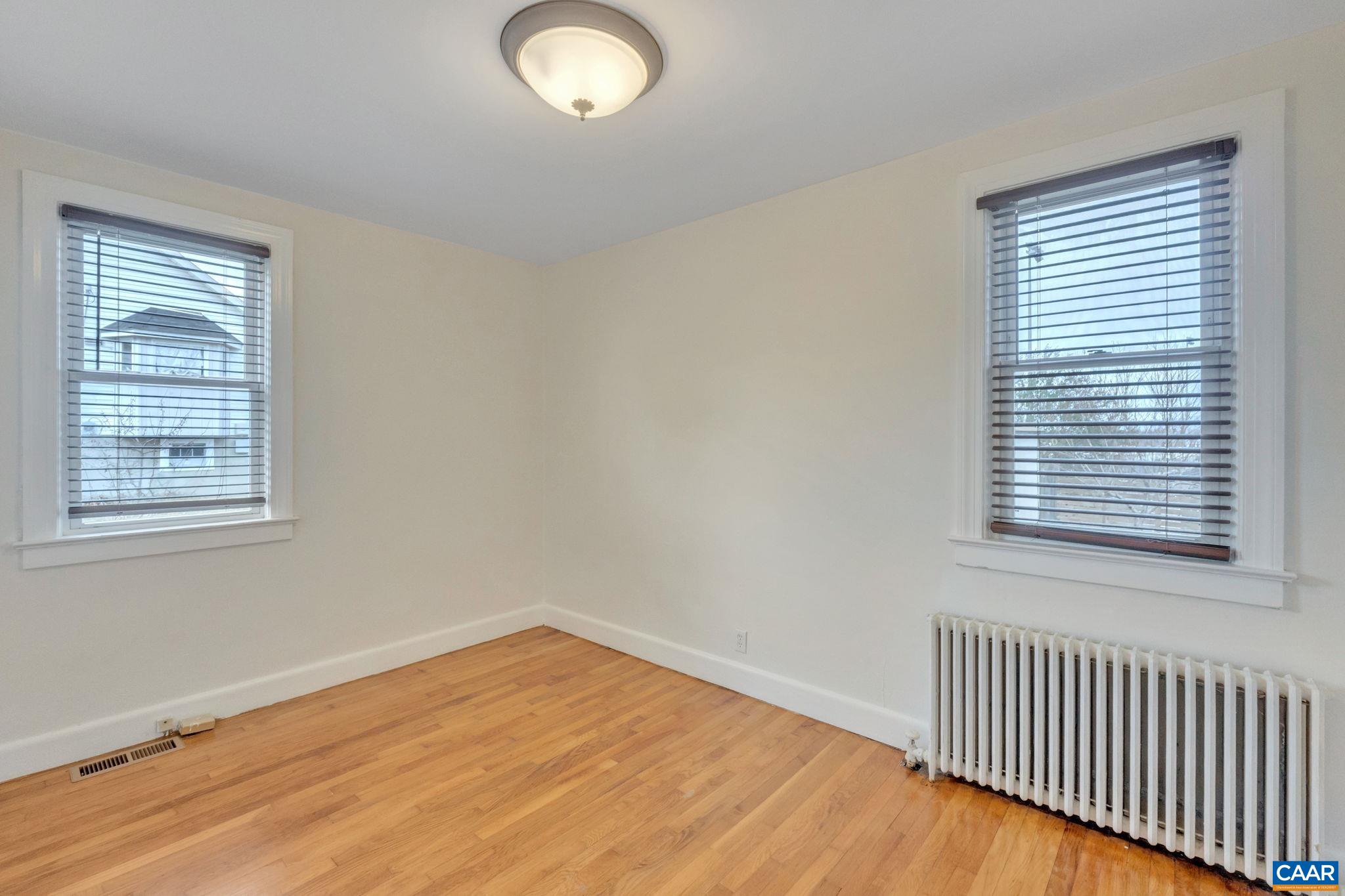 1031 W 12TH ST