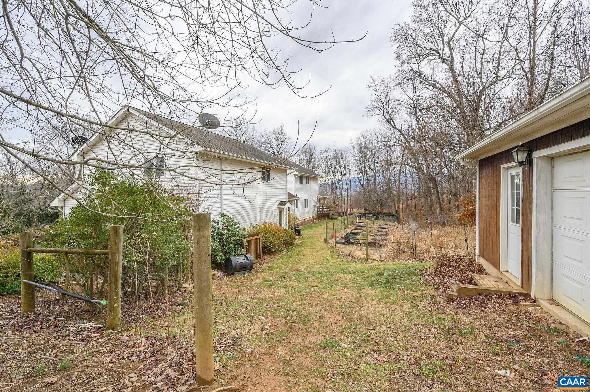 9165 DICK WOODS RD