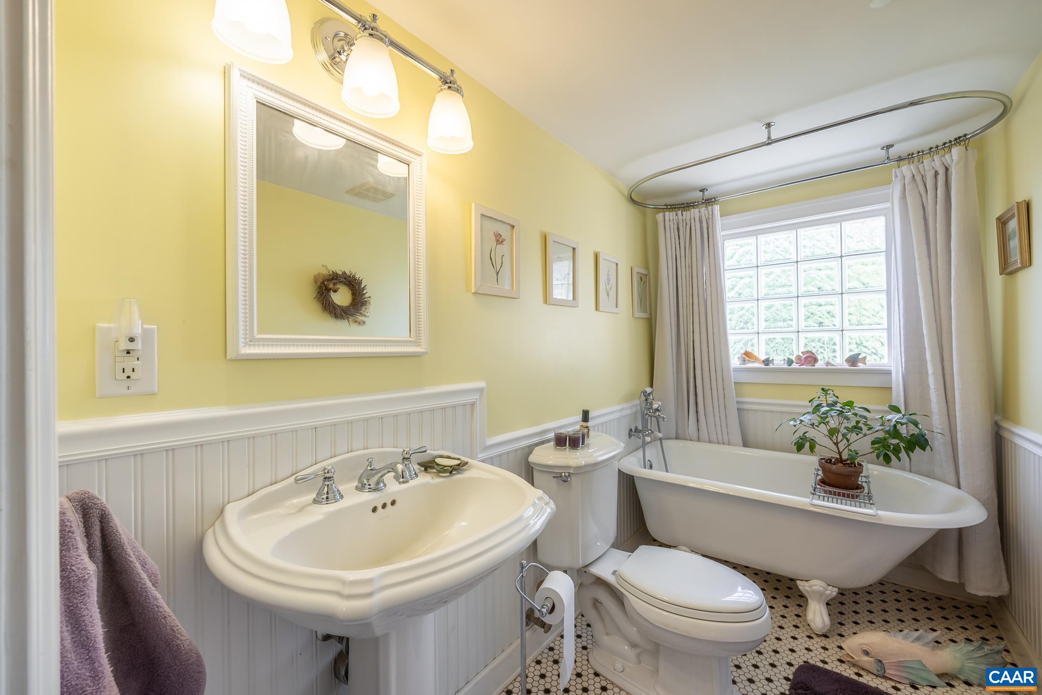 577 ADVANCE MILLS RD