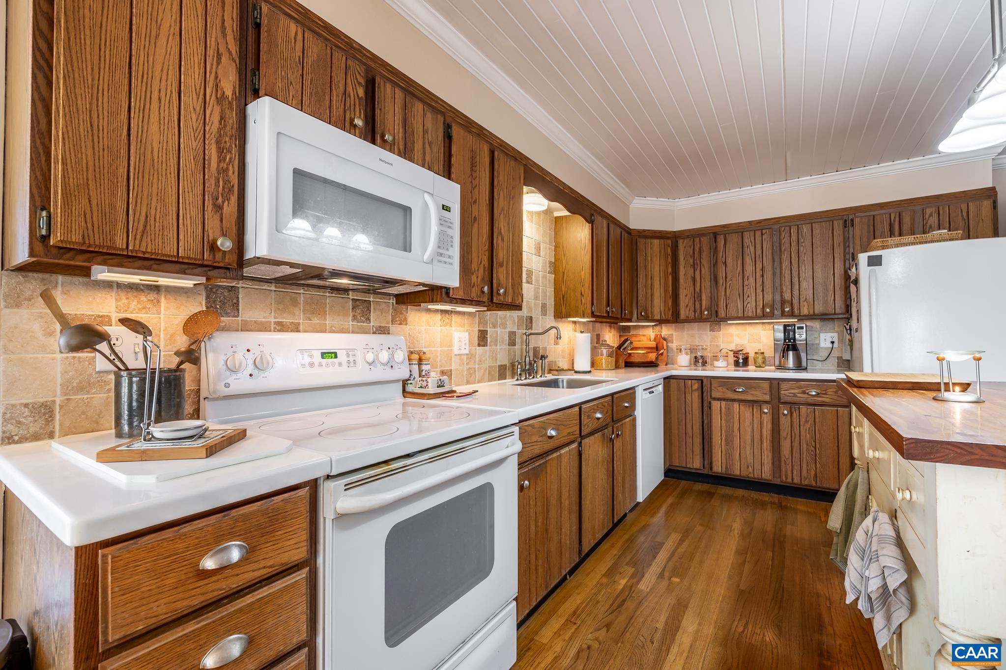 577 ADVANCE MILLS RD