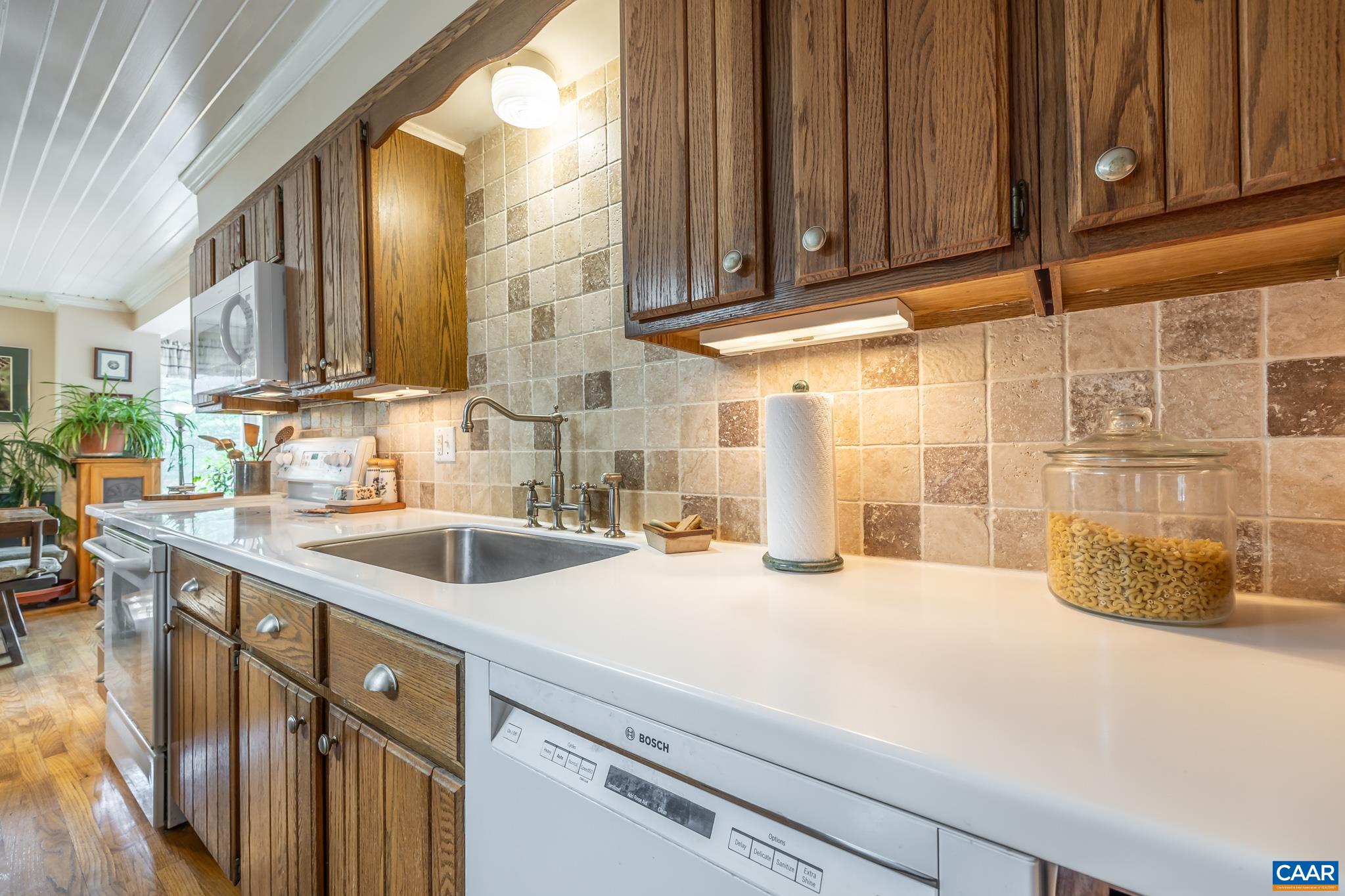 577 ADVANCE MILLS RD