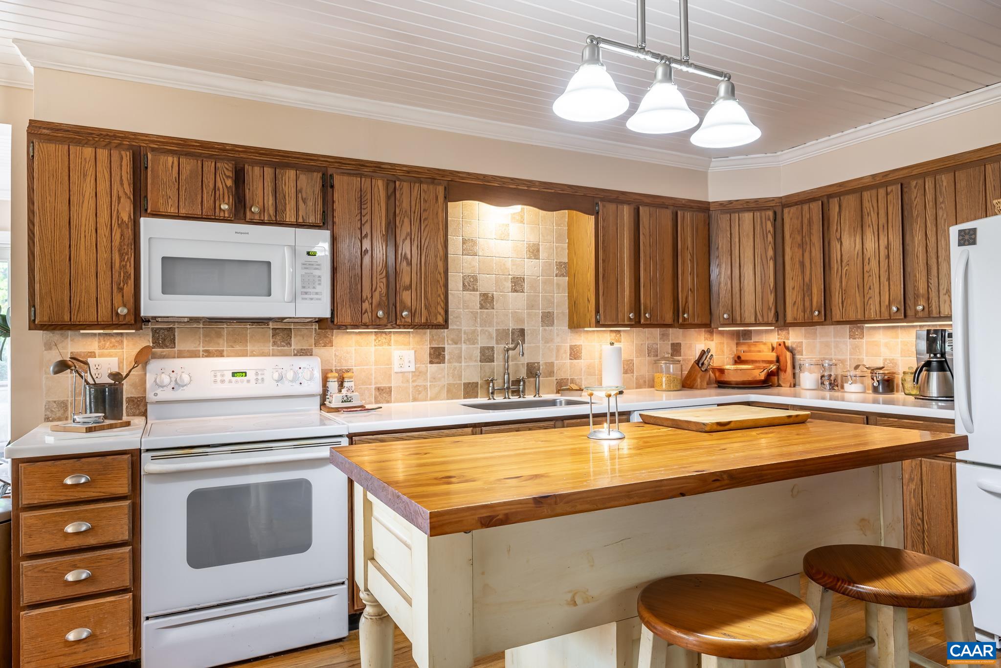 577 ADVANCE MILLS RD