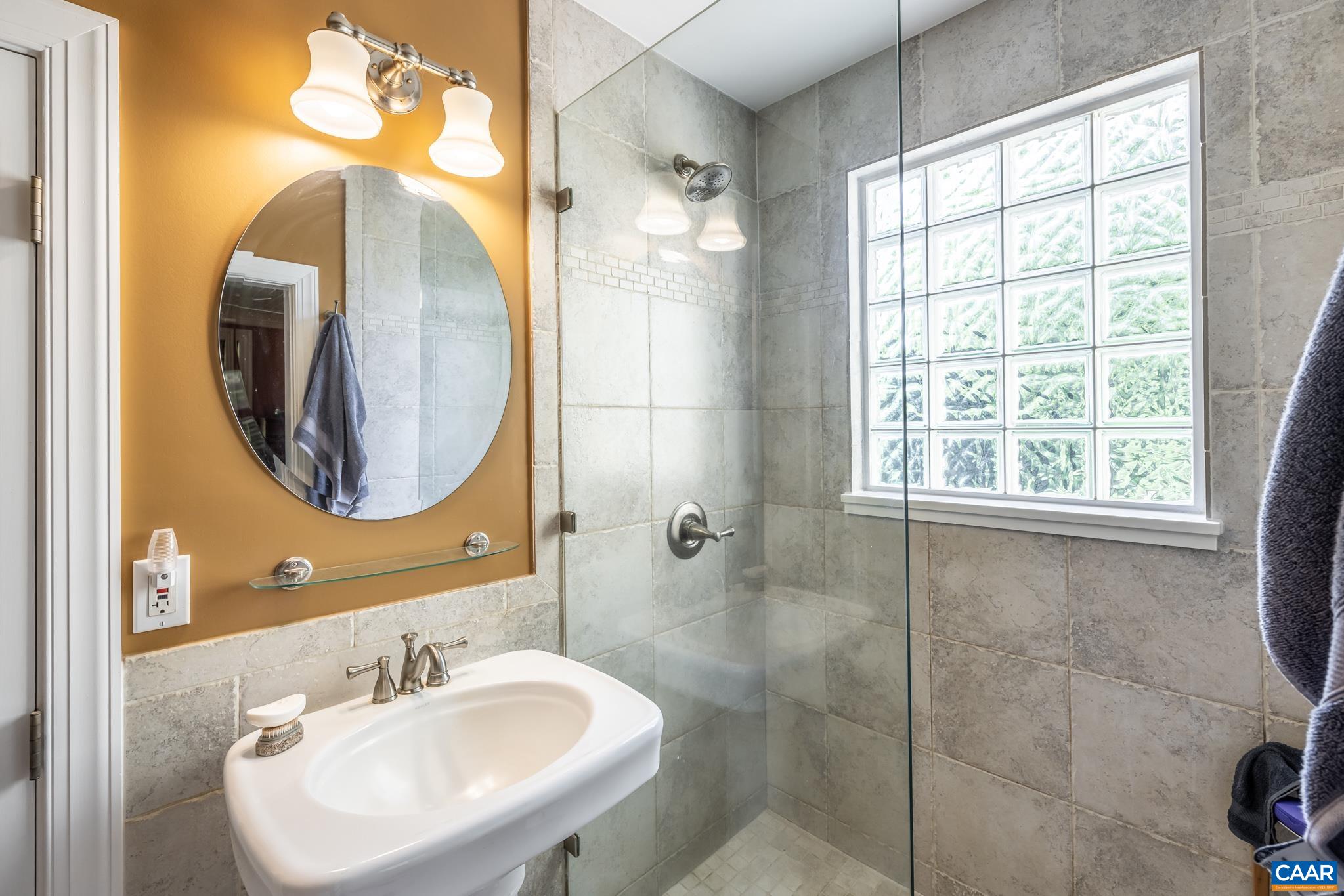 577 ADVANCE MILLS RD