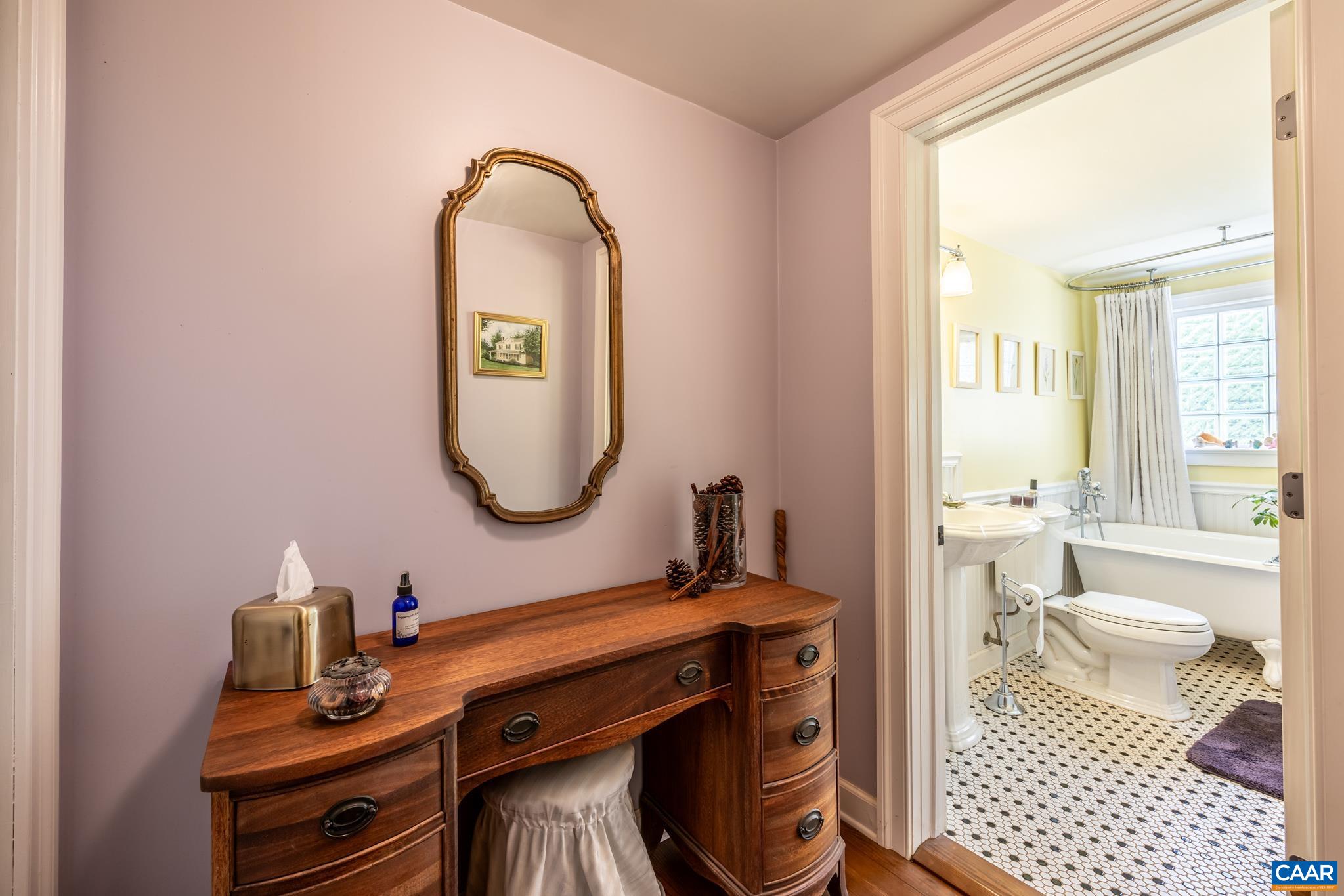 577 ADVANCE MILLS RD