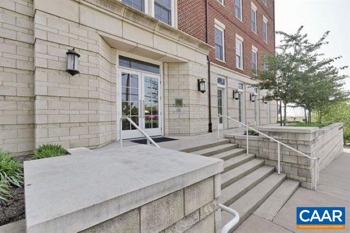 210 NE 10TH ST Unit: 403