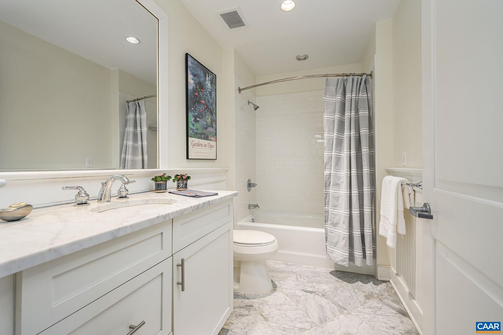 210 NE 10TH ST Unit: 403