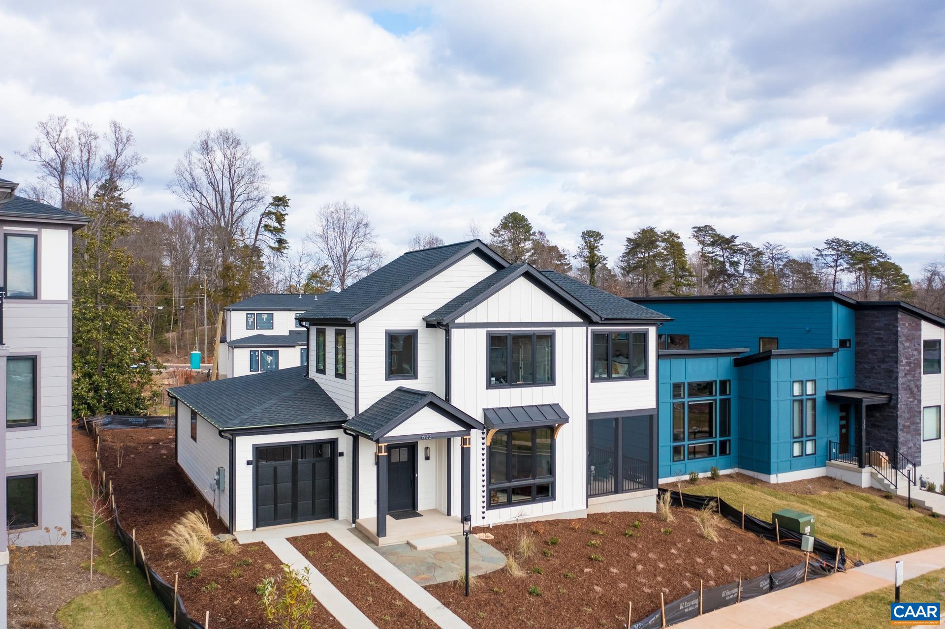 633 LOCHLYN HILL DR