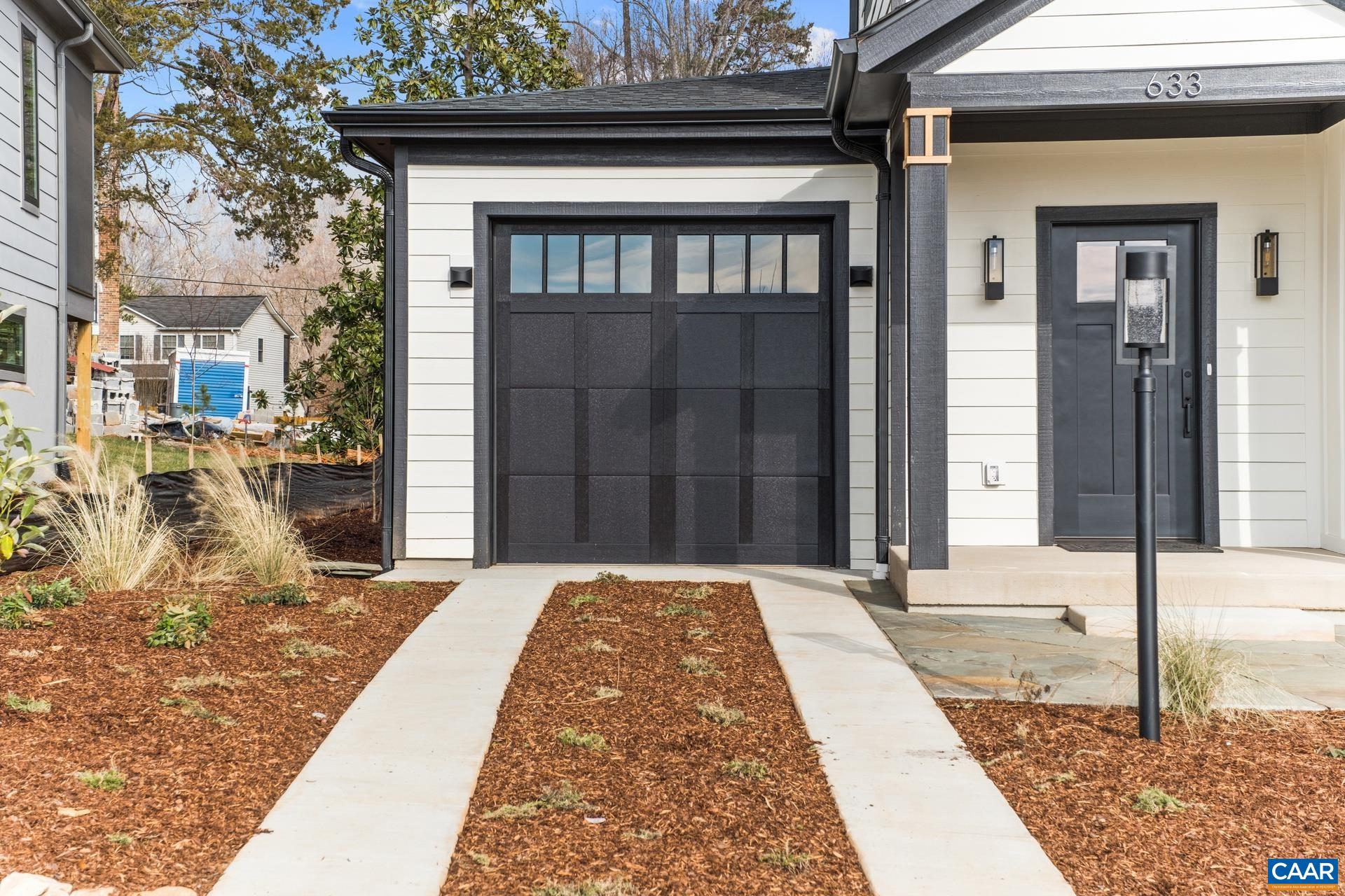 633 LOCHLYN HILL DR